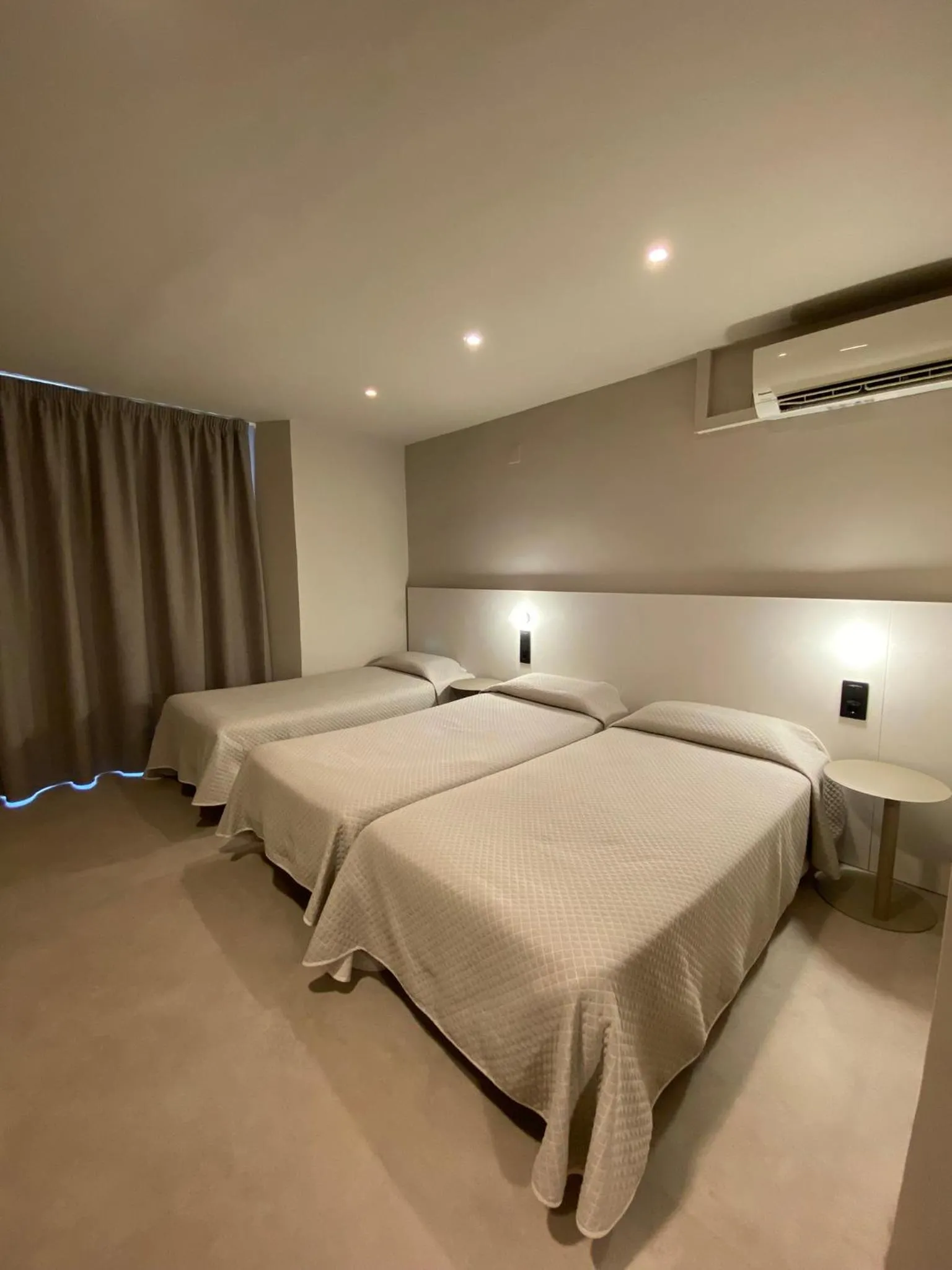 Photo of the whole room, Bed in Pensión Coral