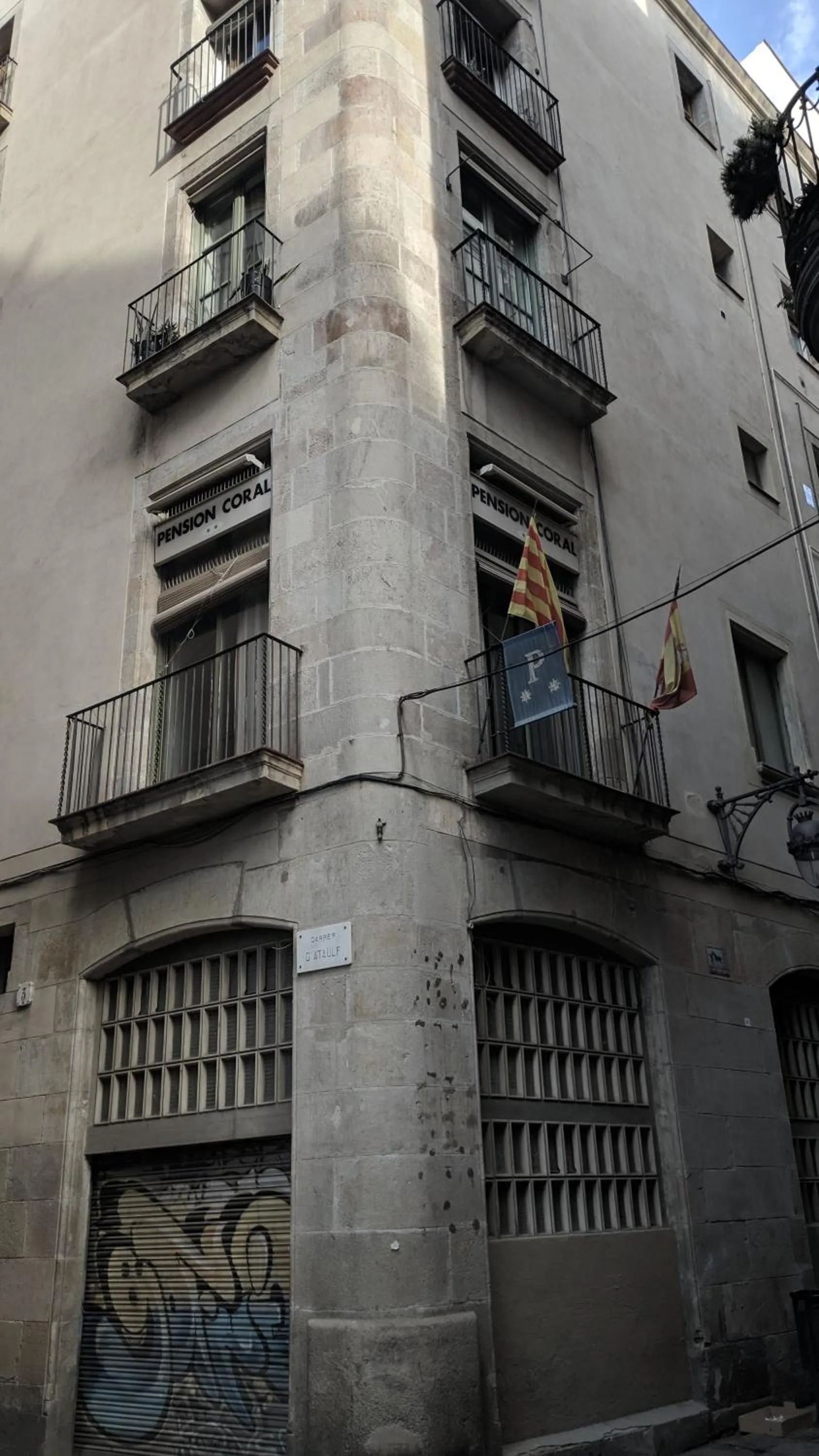 Property building in Pensión Coral