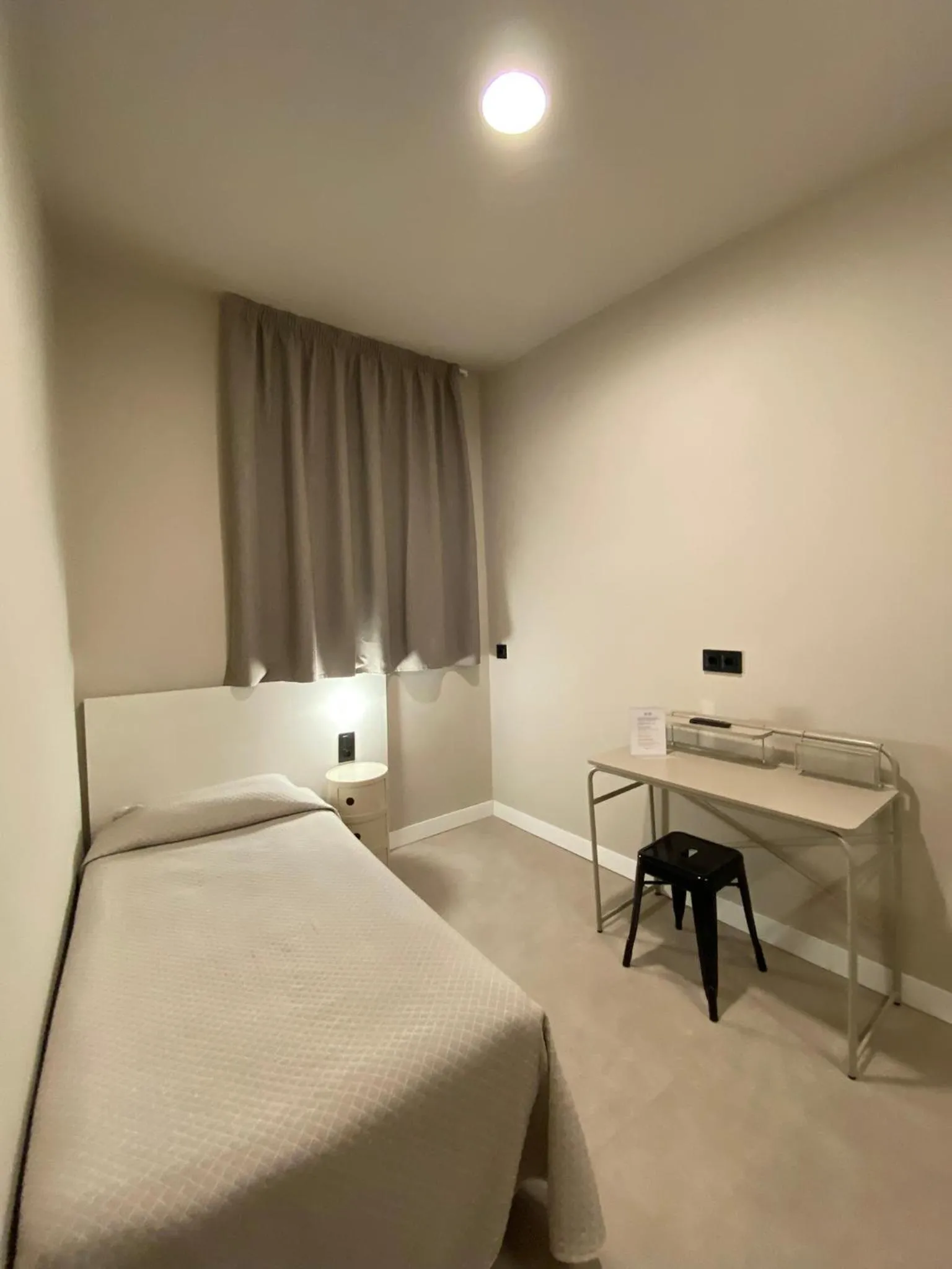Photo of the whole room, Bed in Pensión Coral