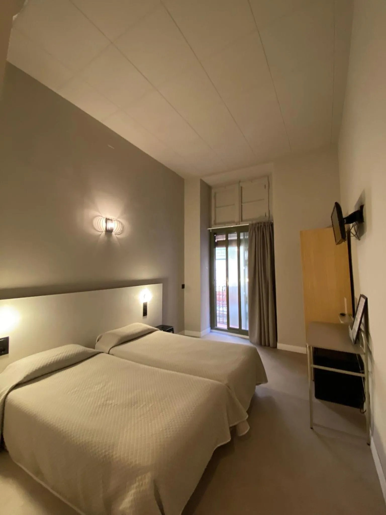 Photo of the whole room, Bed in Pensión Coral