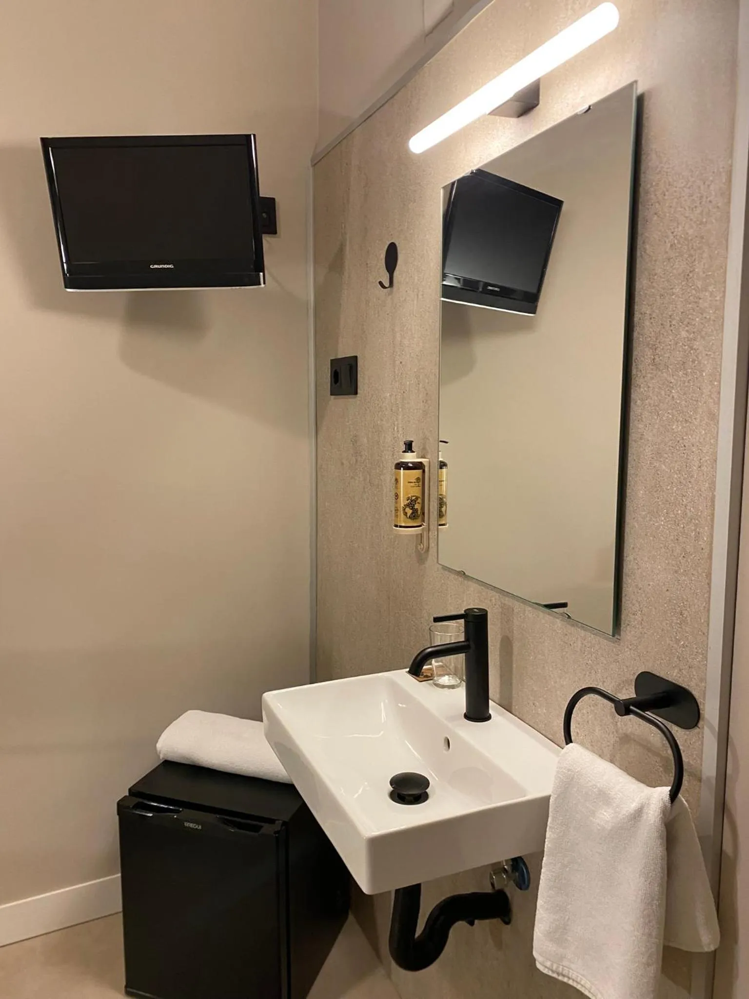Bathroom in Pensión Coral