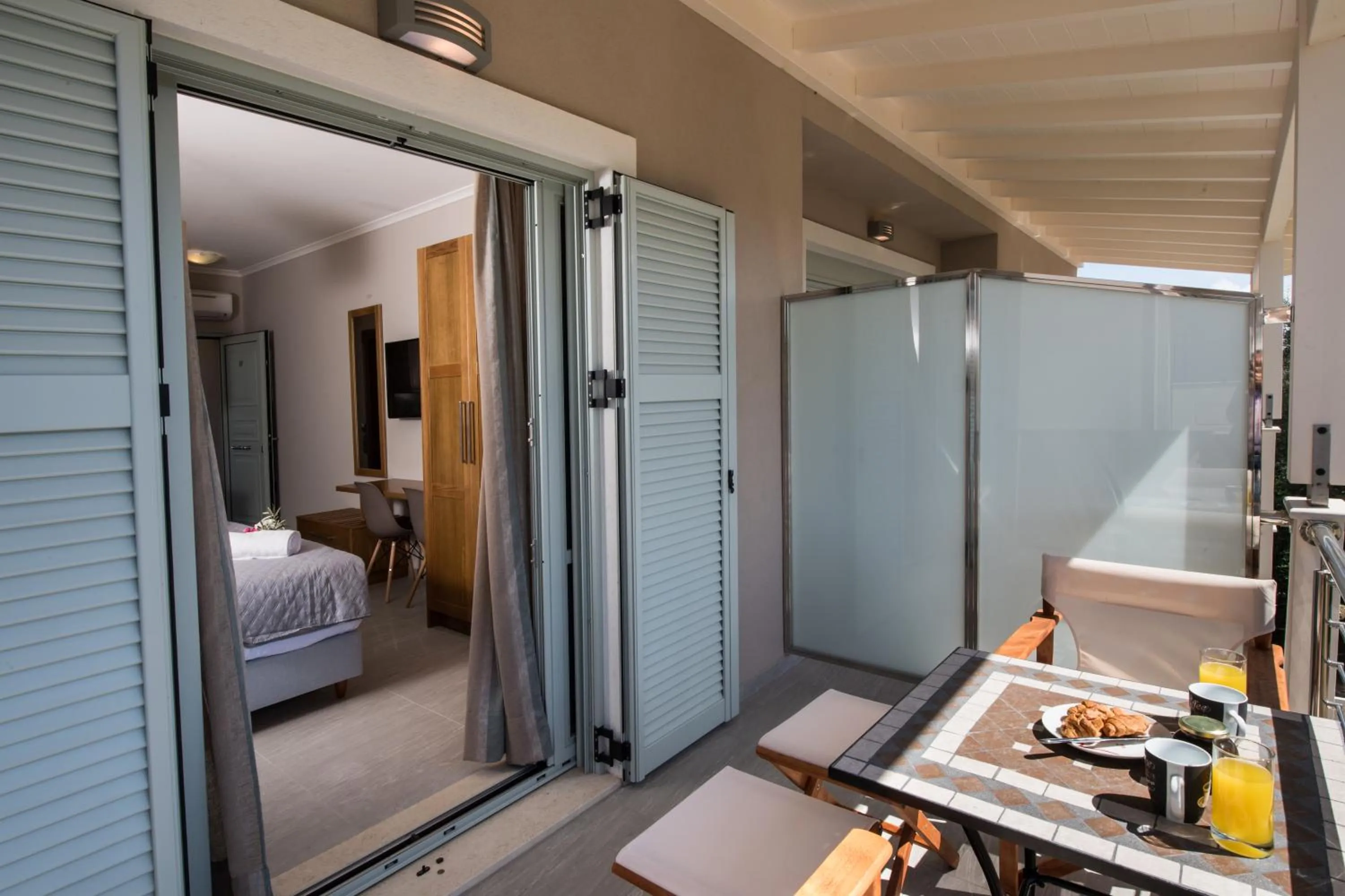 Day, Bed in Summer Dream Lefkas