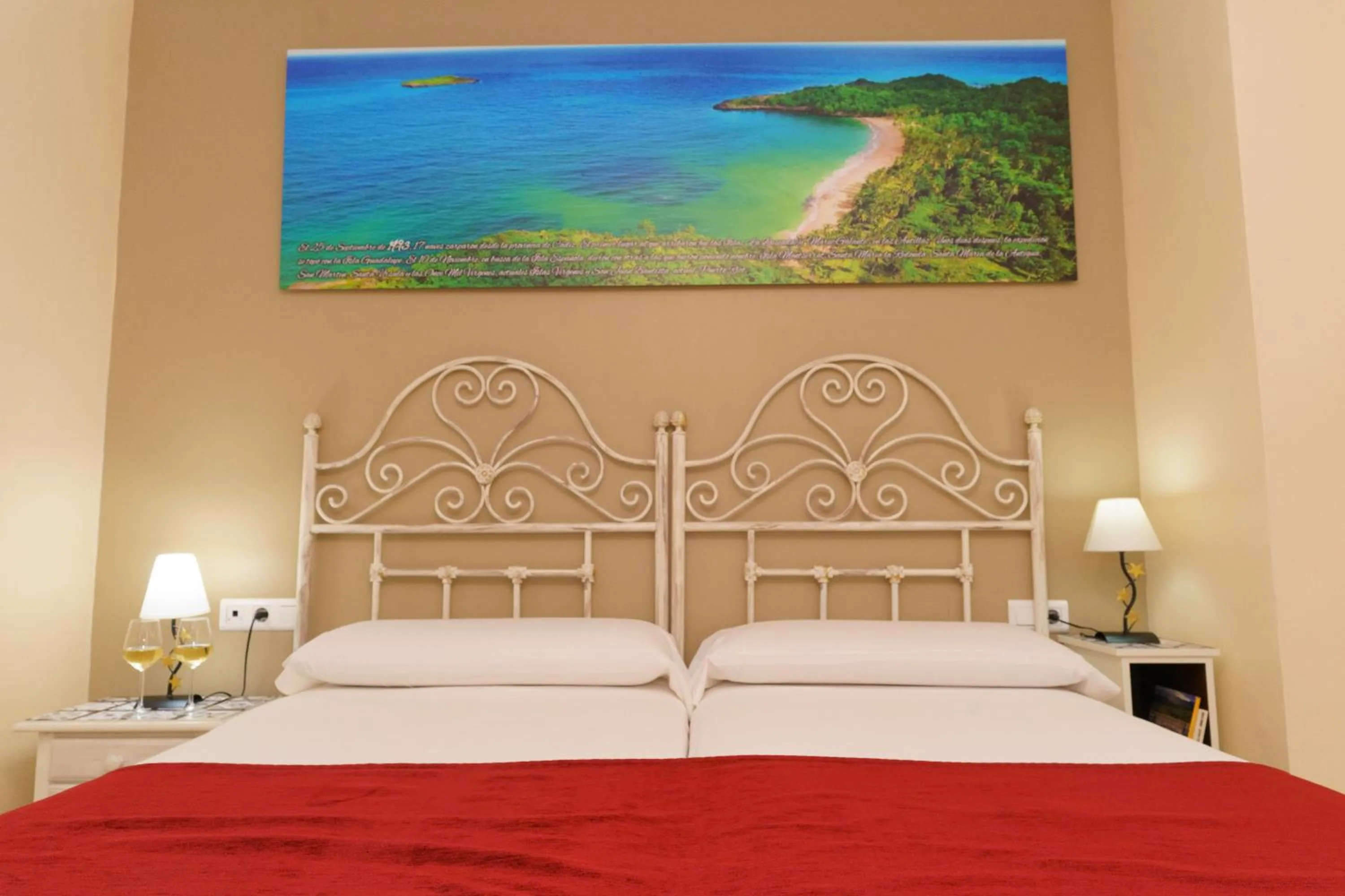 Bedroom, Bed in Hotel Colón