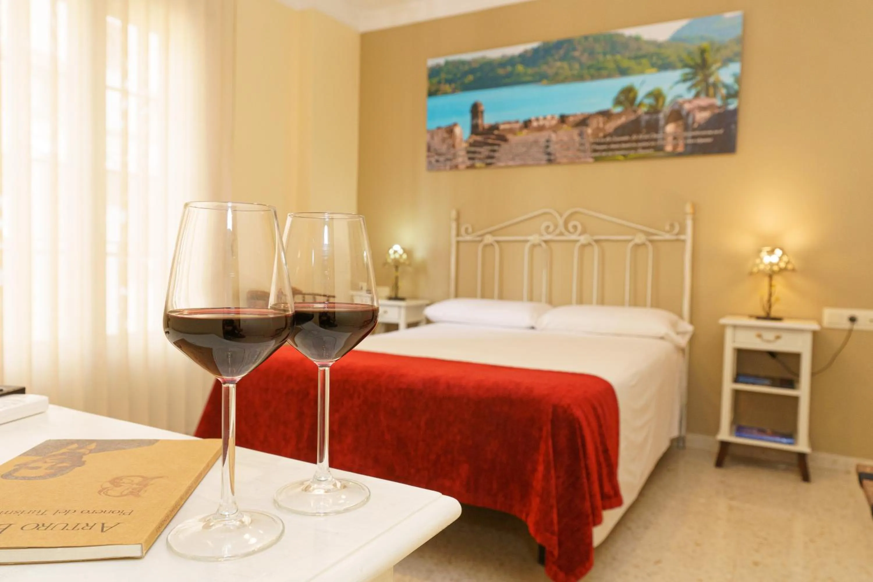 Bedroom, Bed in Hotel Colón