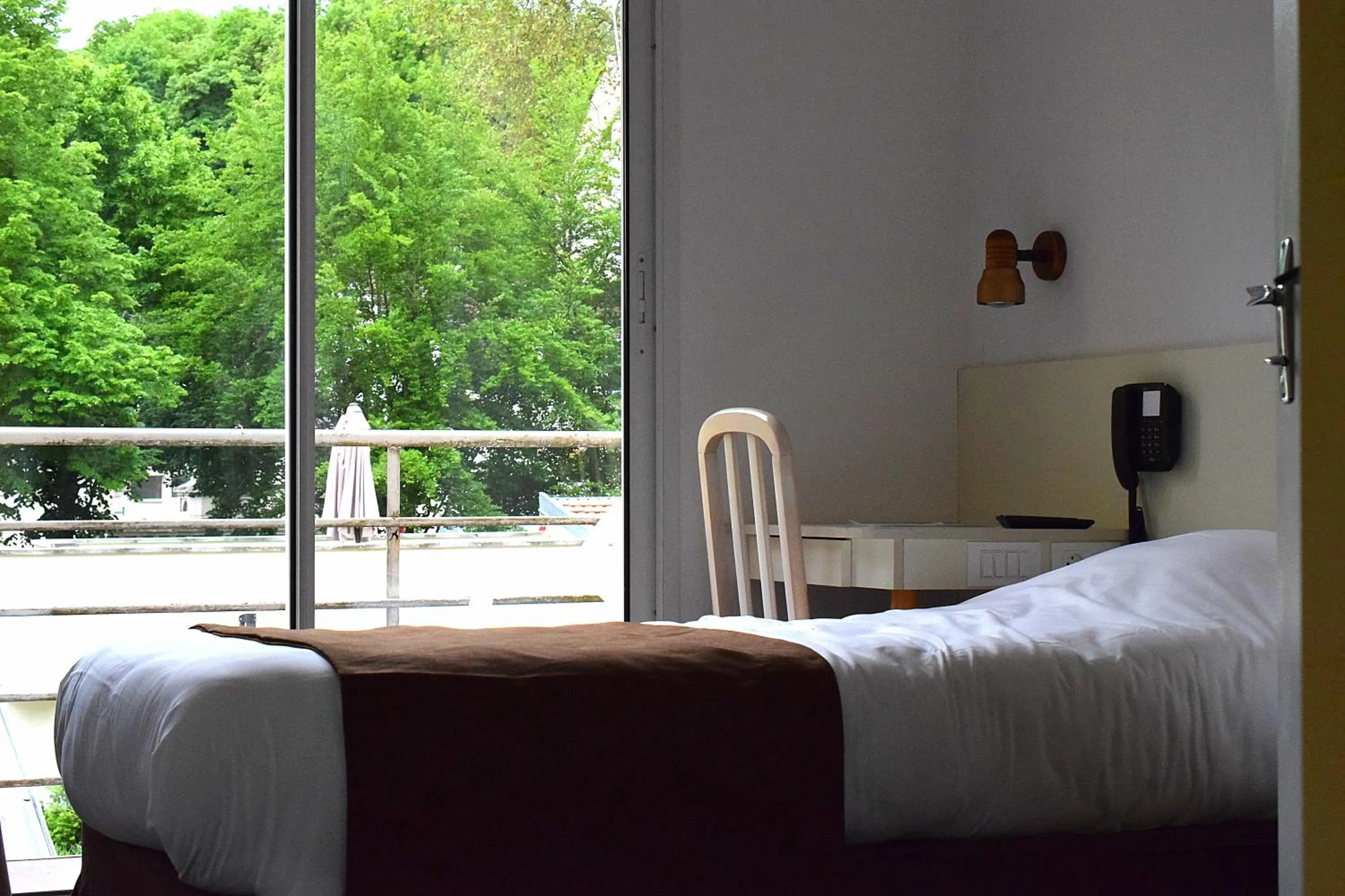 Bedroom in Hotel des Lauriers Roses