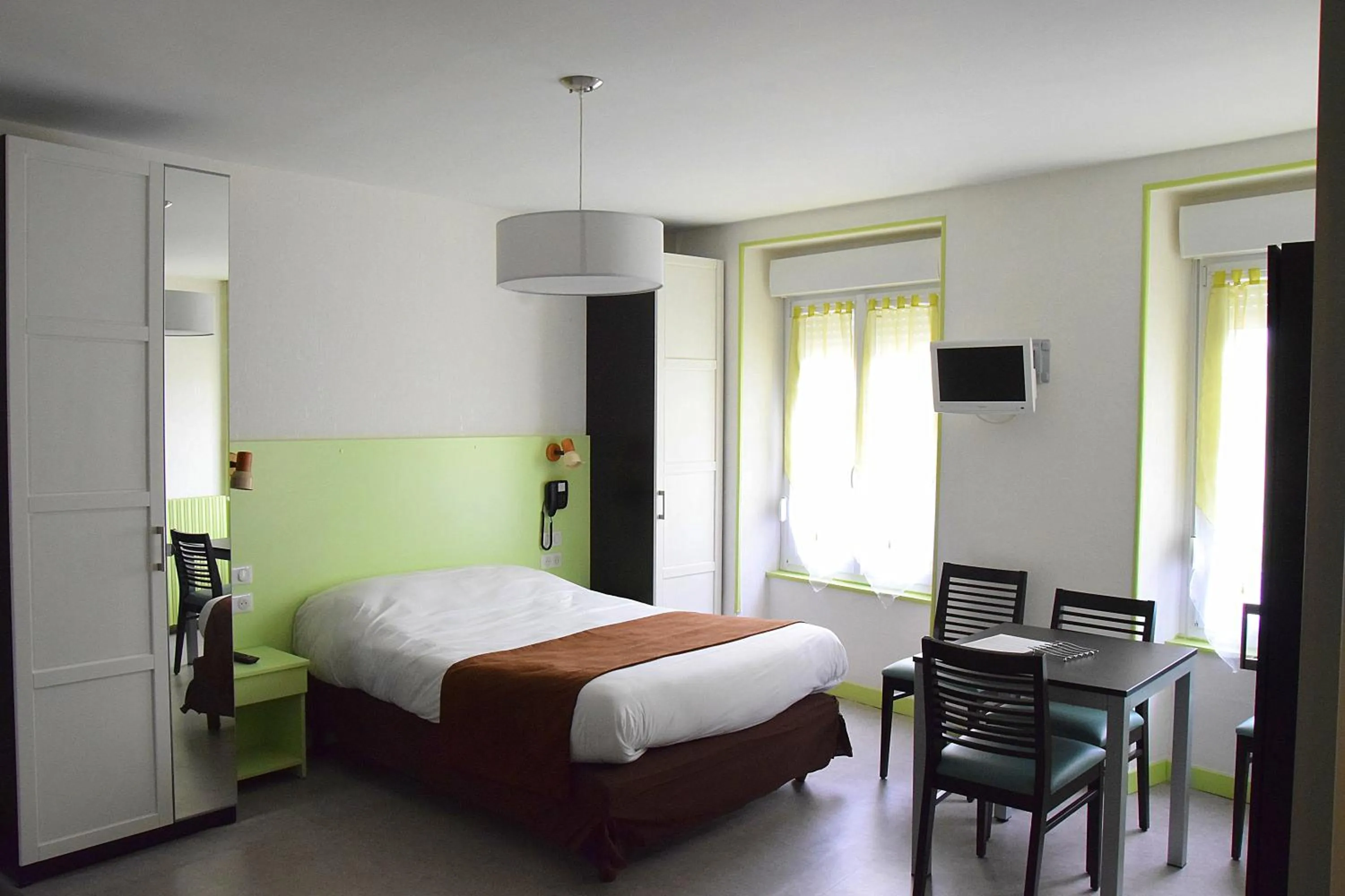 Bedroom in Hotel des Lauriers Roses