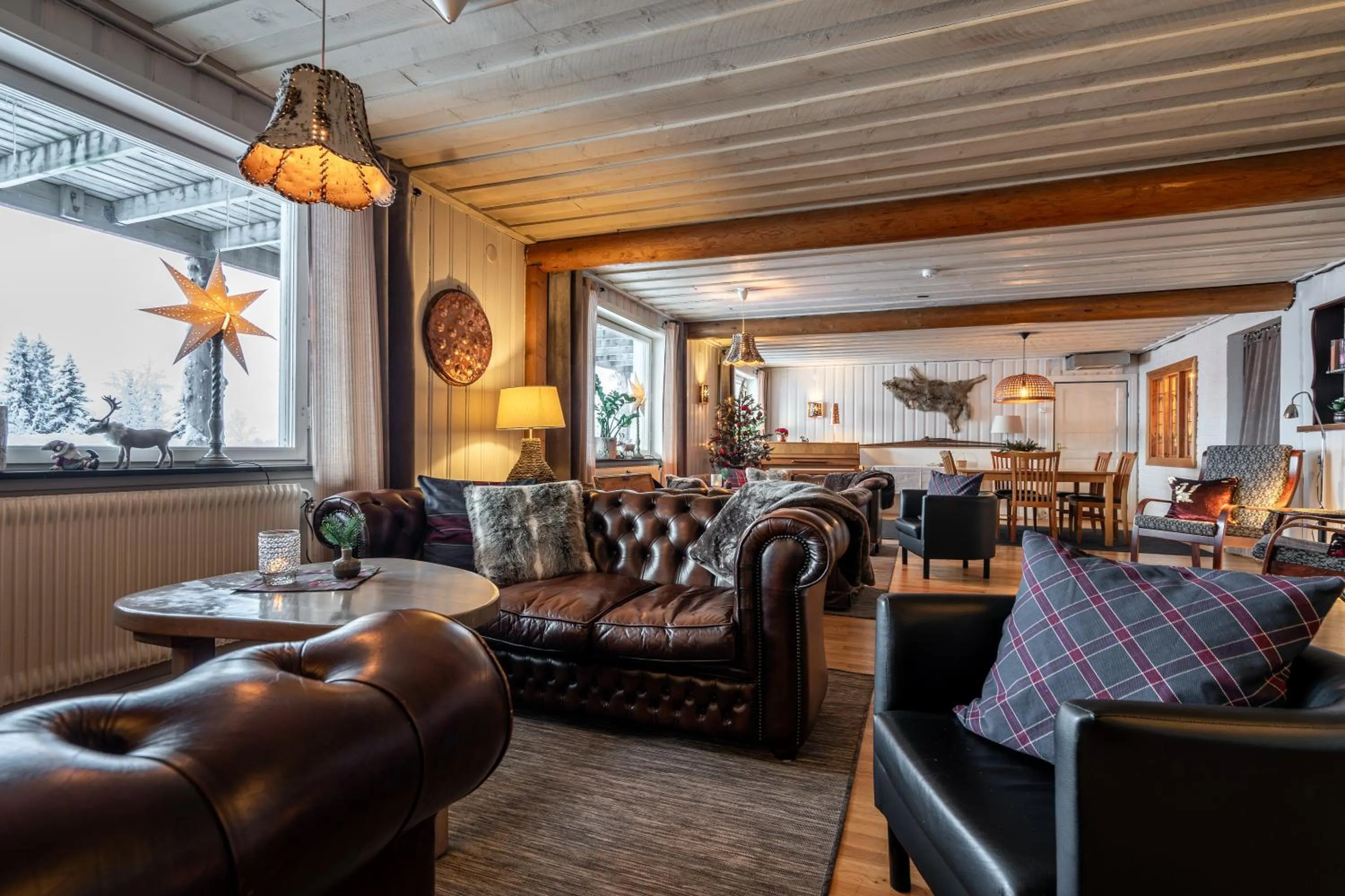 Communal lounge/ TV room in Lövåsgårdens Fjällhotell