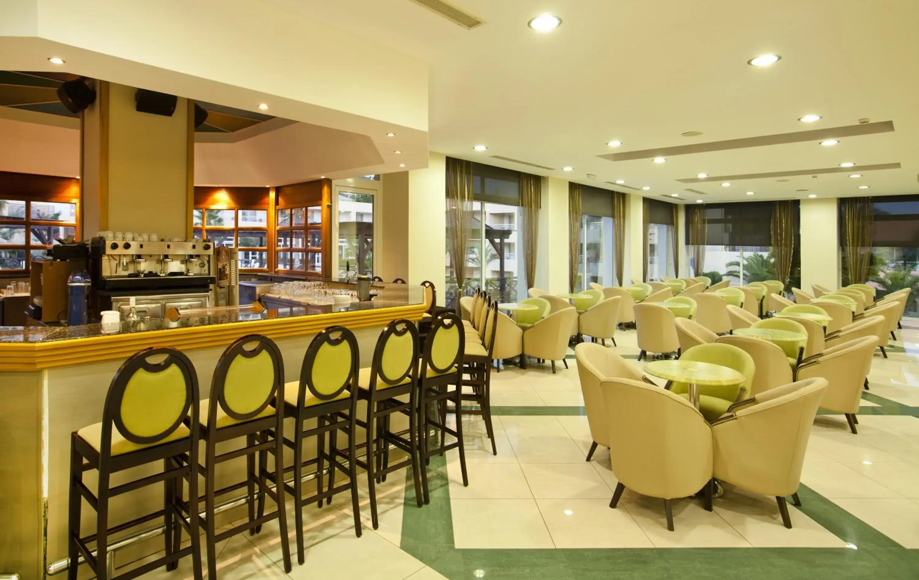 Restaurant/places to eat in Kipriotis Maris Suites Restaurant/places to eat in Kipriotis Maris Suites