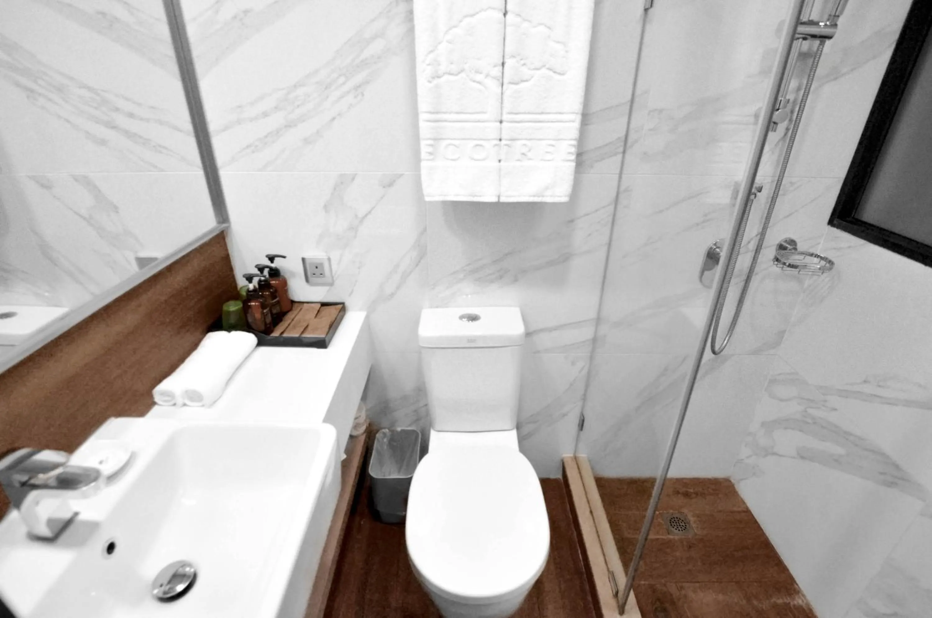 Shower in Eco Tree Hotel Causeway Bay