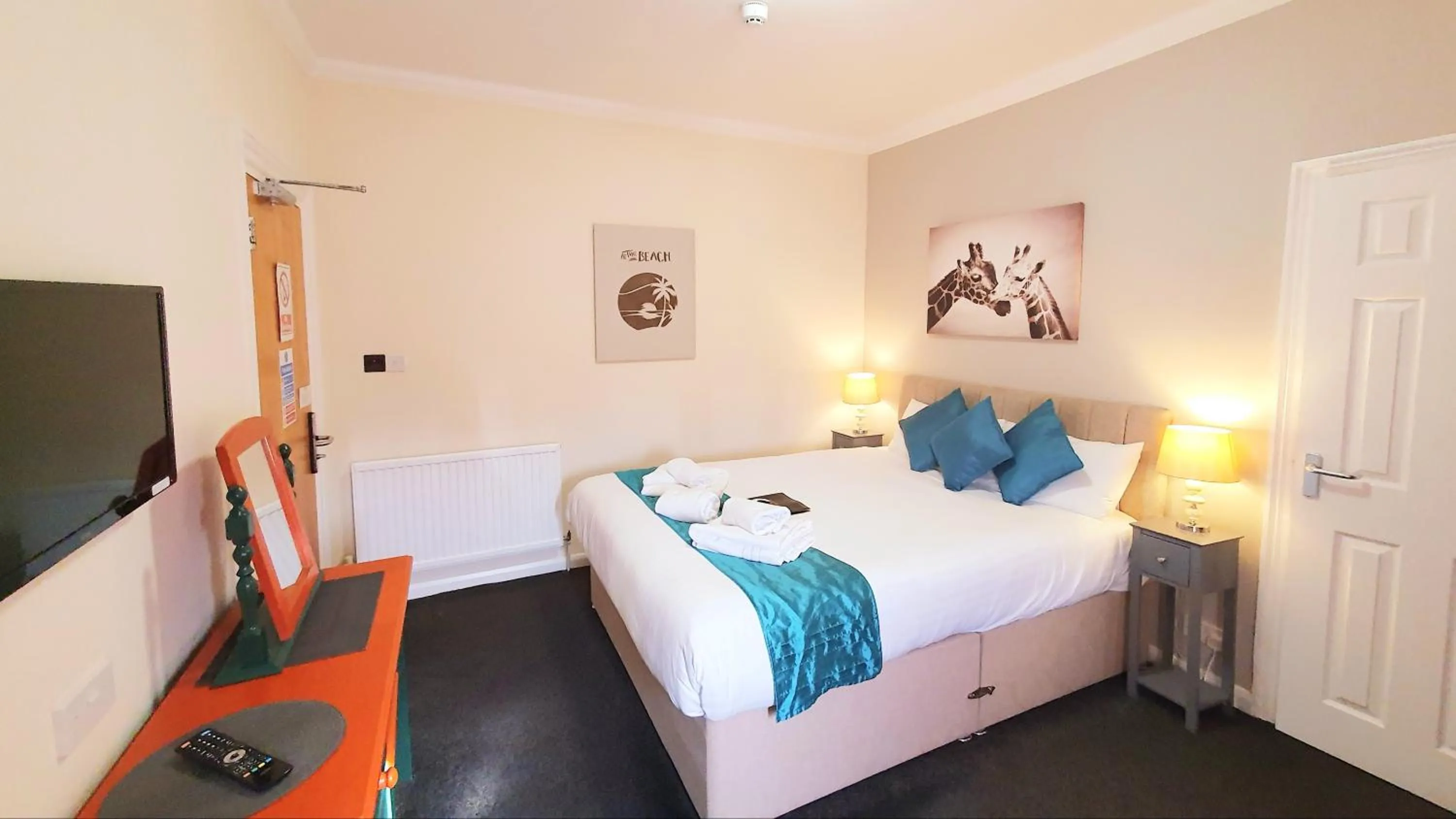 TV and multimedia, Bed in Yardley Manor Hotel