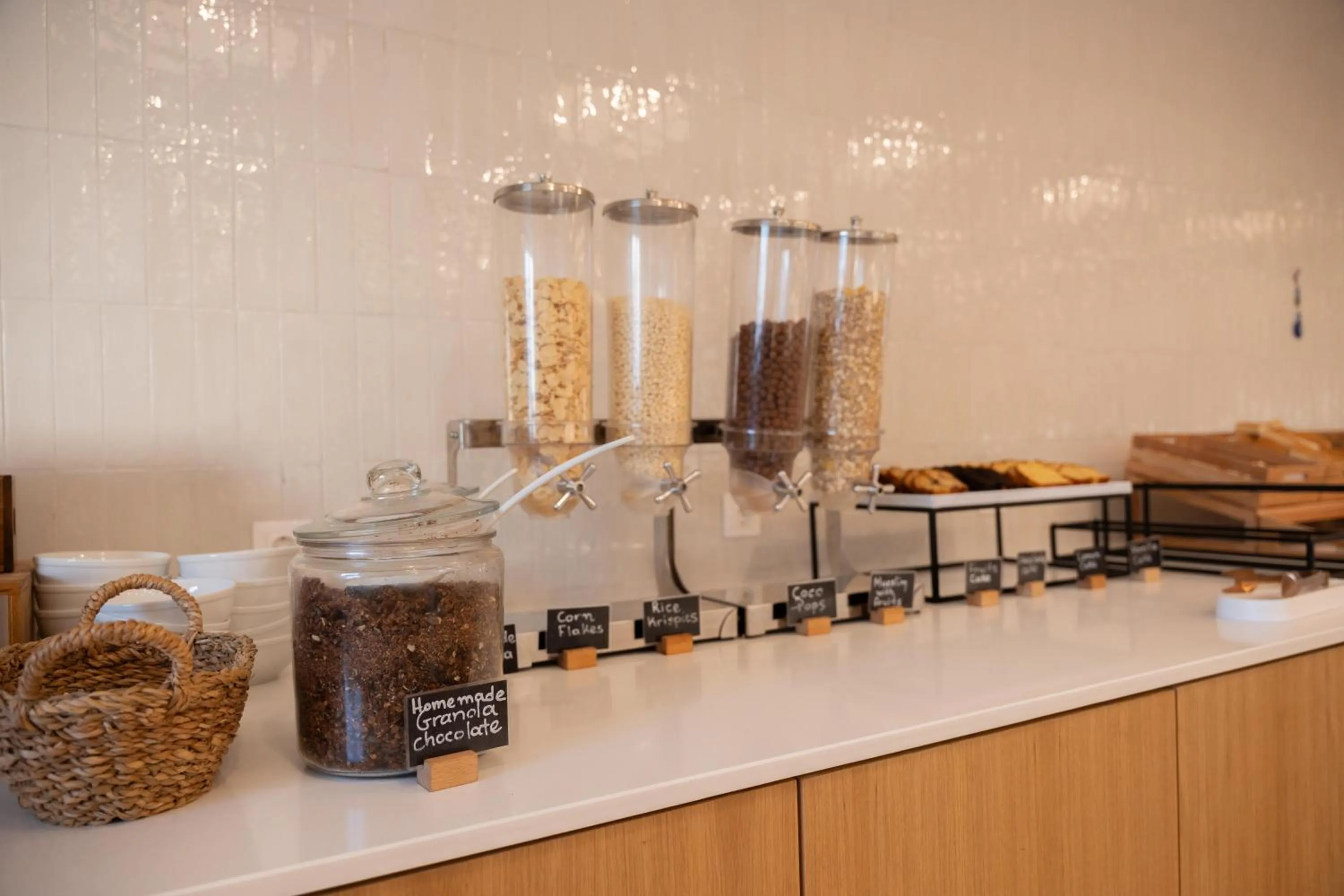 Restaurant/places to eat in Orion Hotel