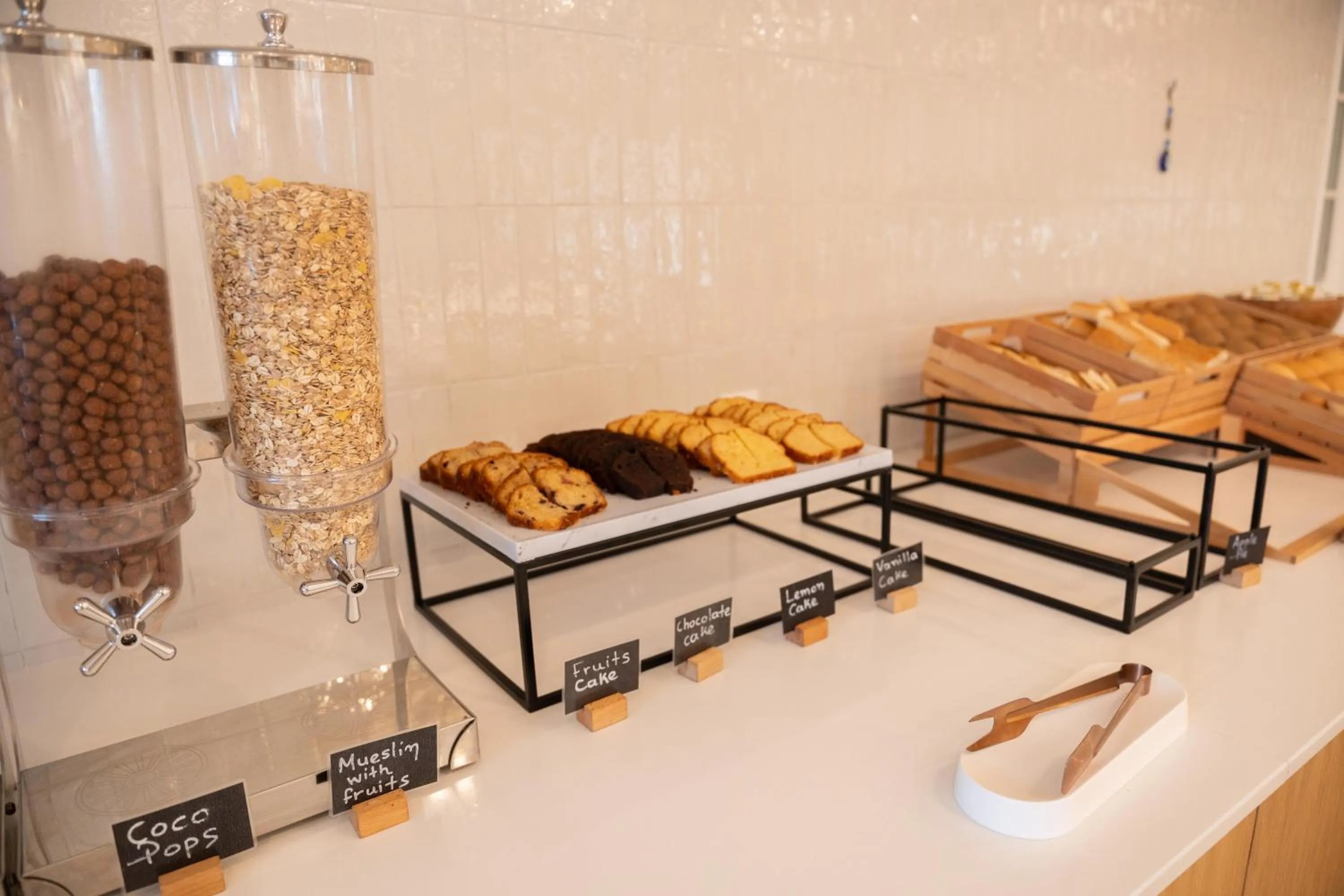 Restaurant/places to eat in Orion Hotel