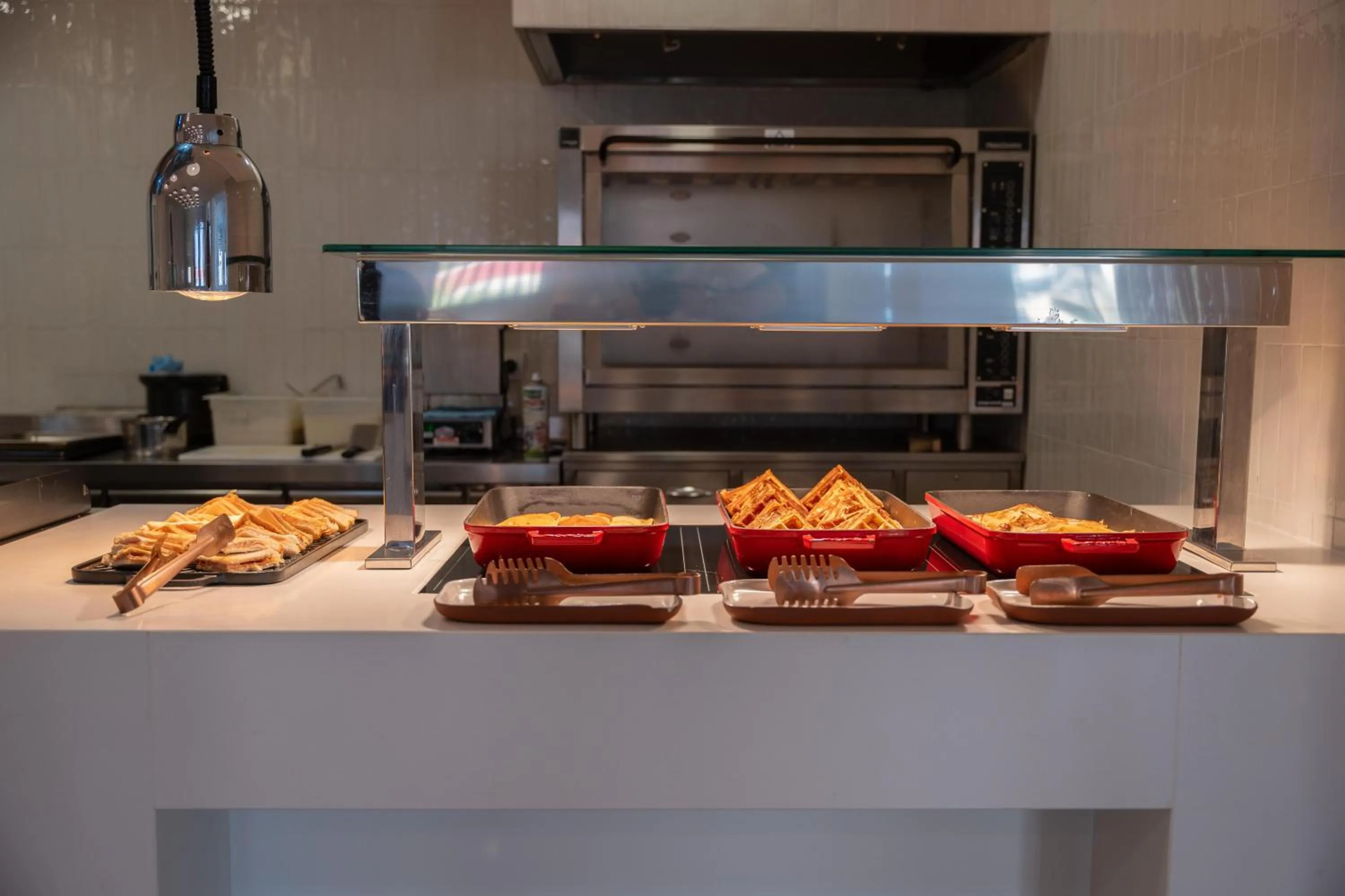 Restaurant/places to eat in Orion Hotel