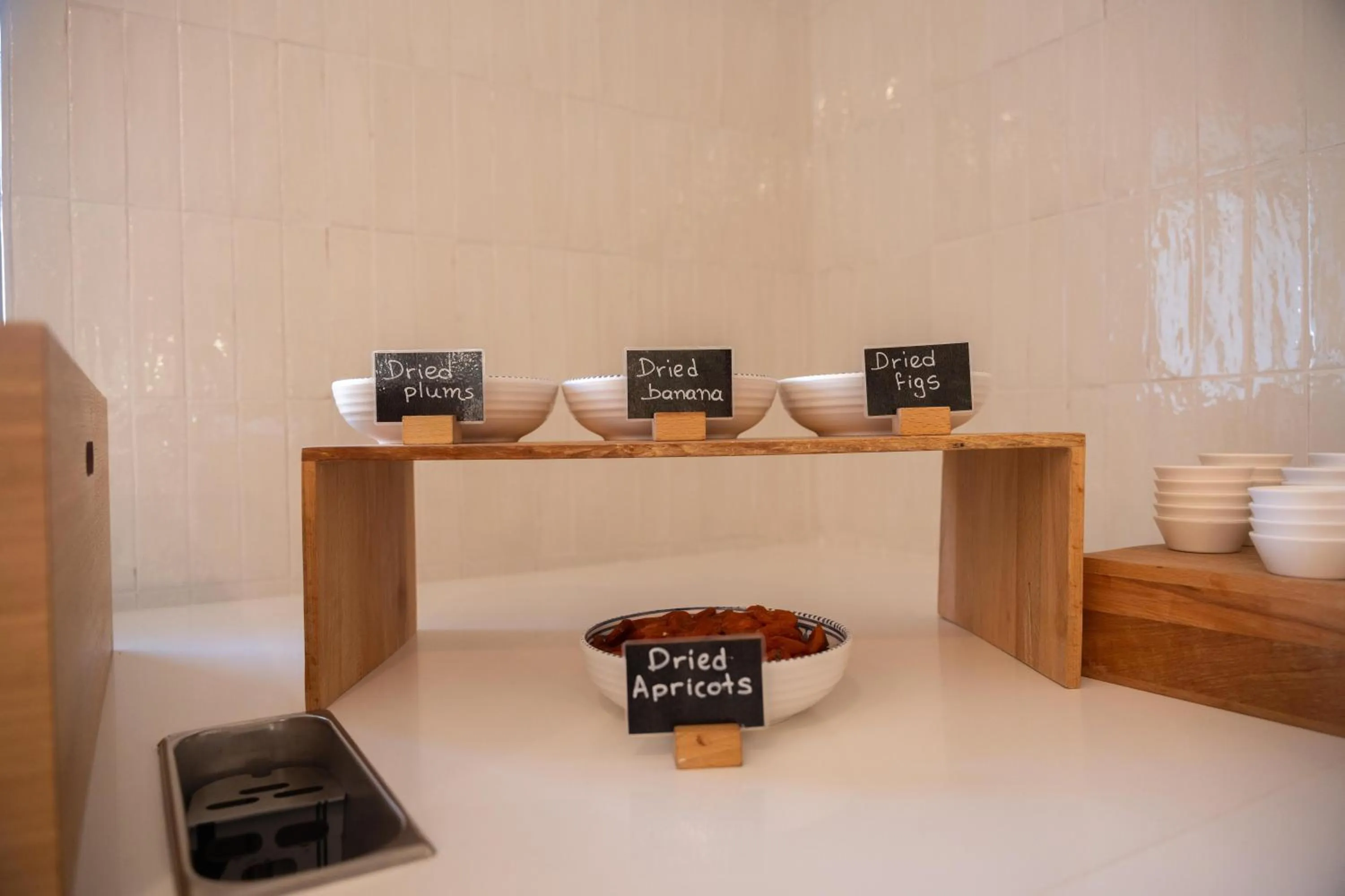 Restaurant/places to eat in Orion Hotel