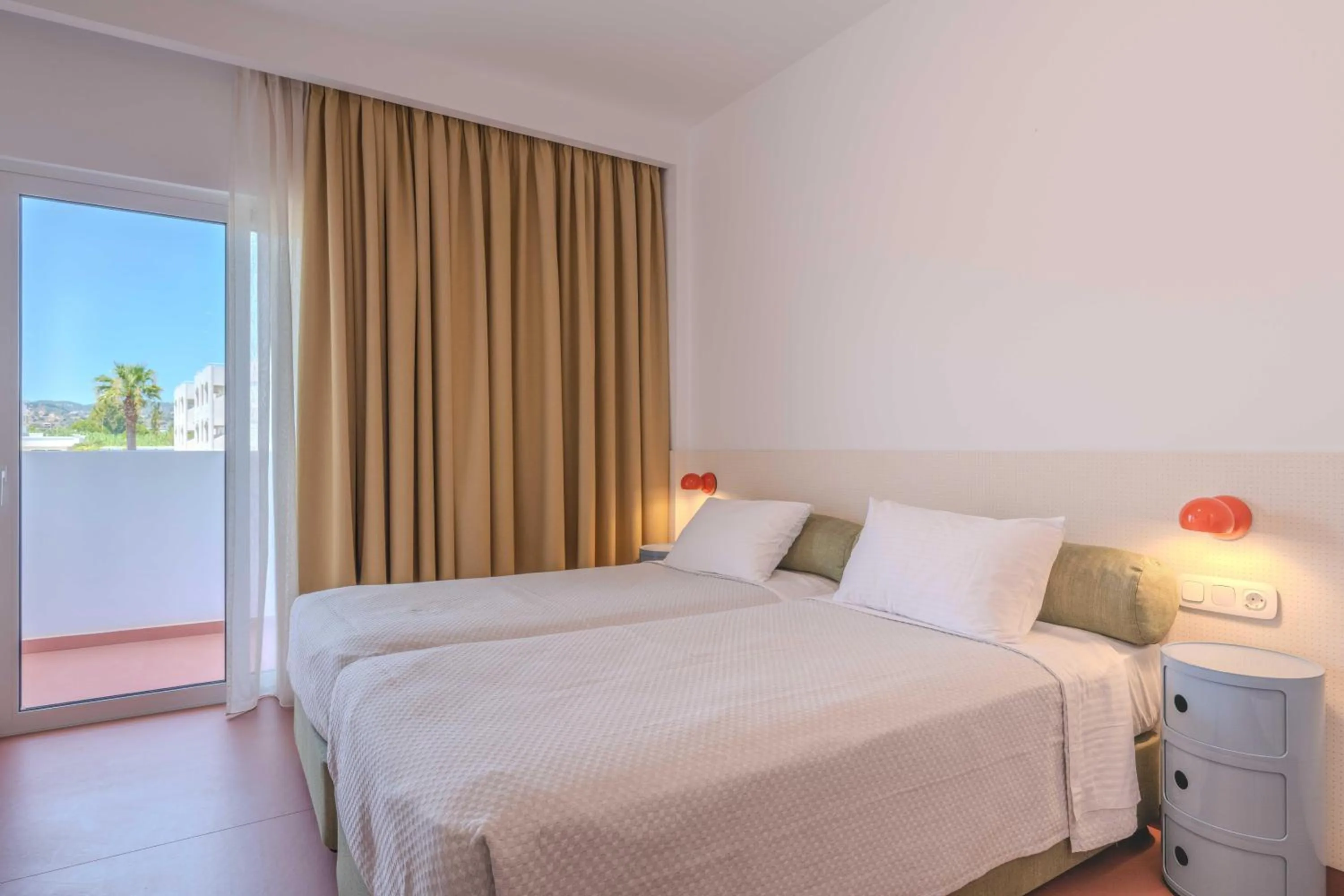 Photo of the whole room, Bed in Orion Hotel