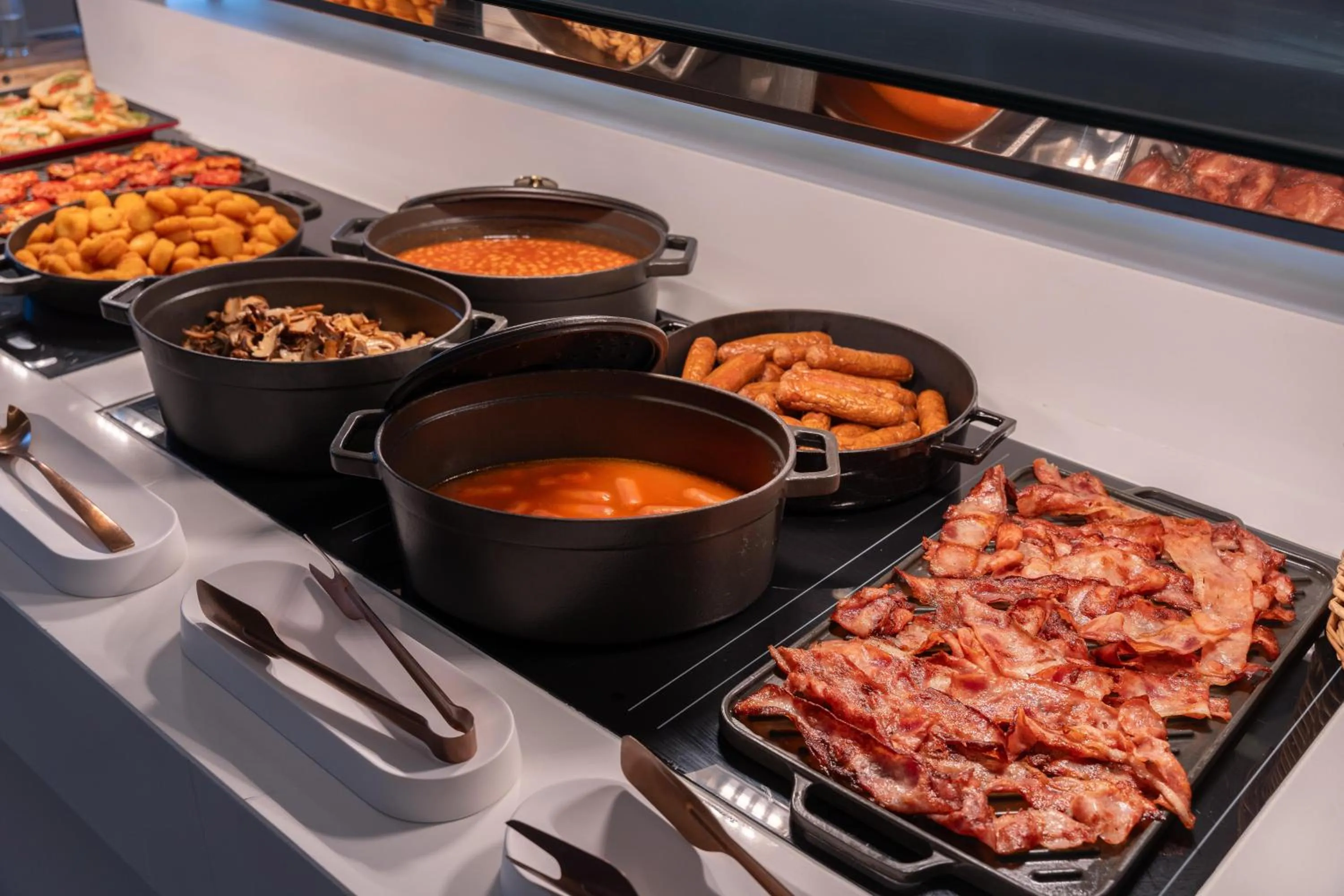 Restaurant/places to eat in Orion Hotel