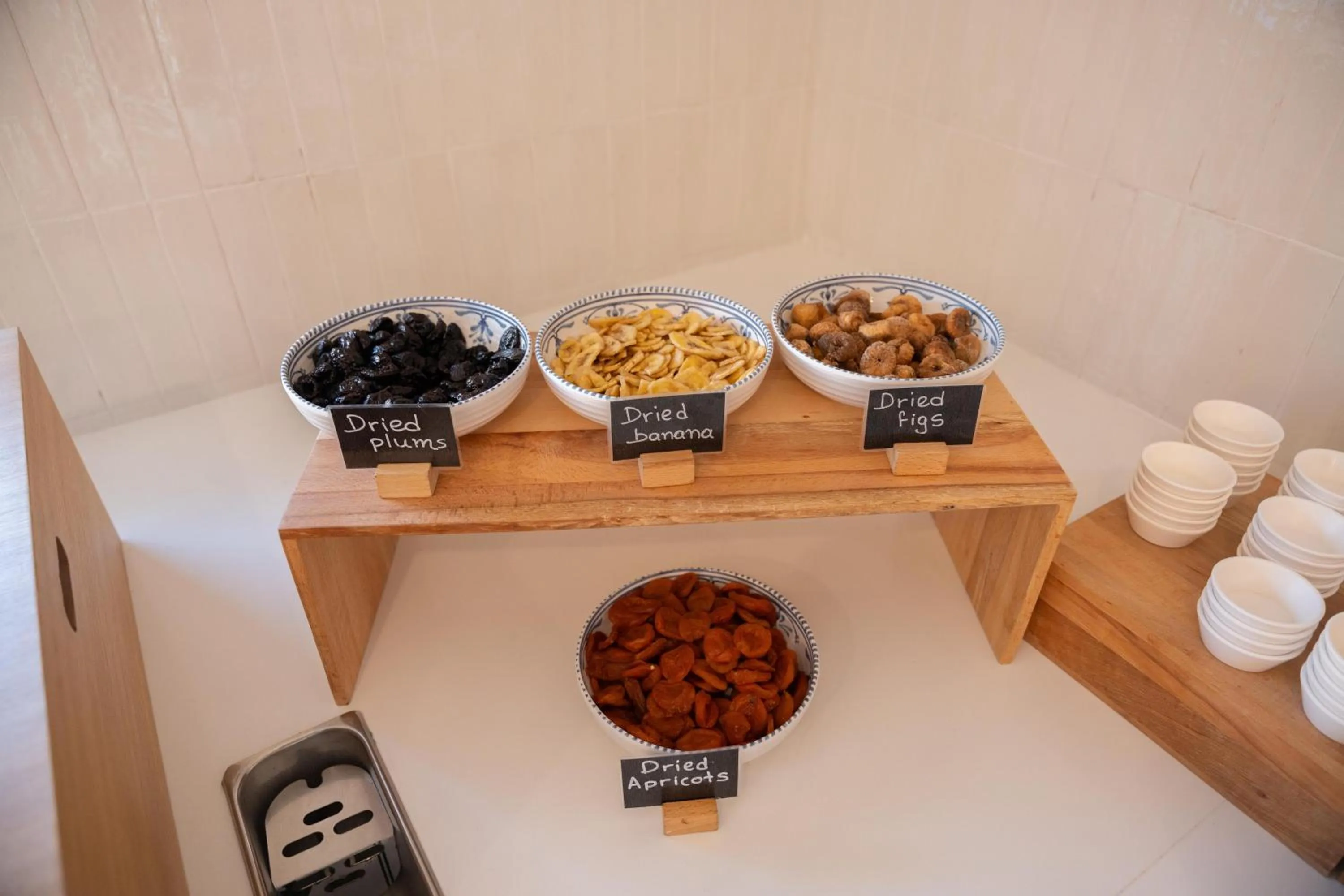 Restaurant/places to eat in Orion Hotel