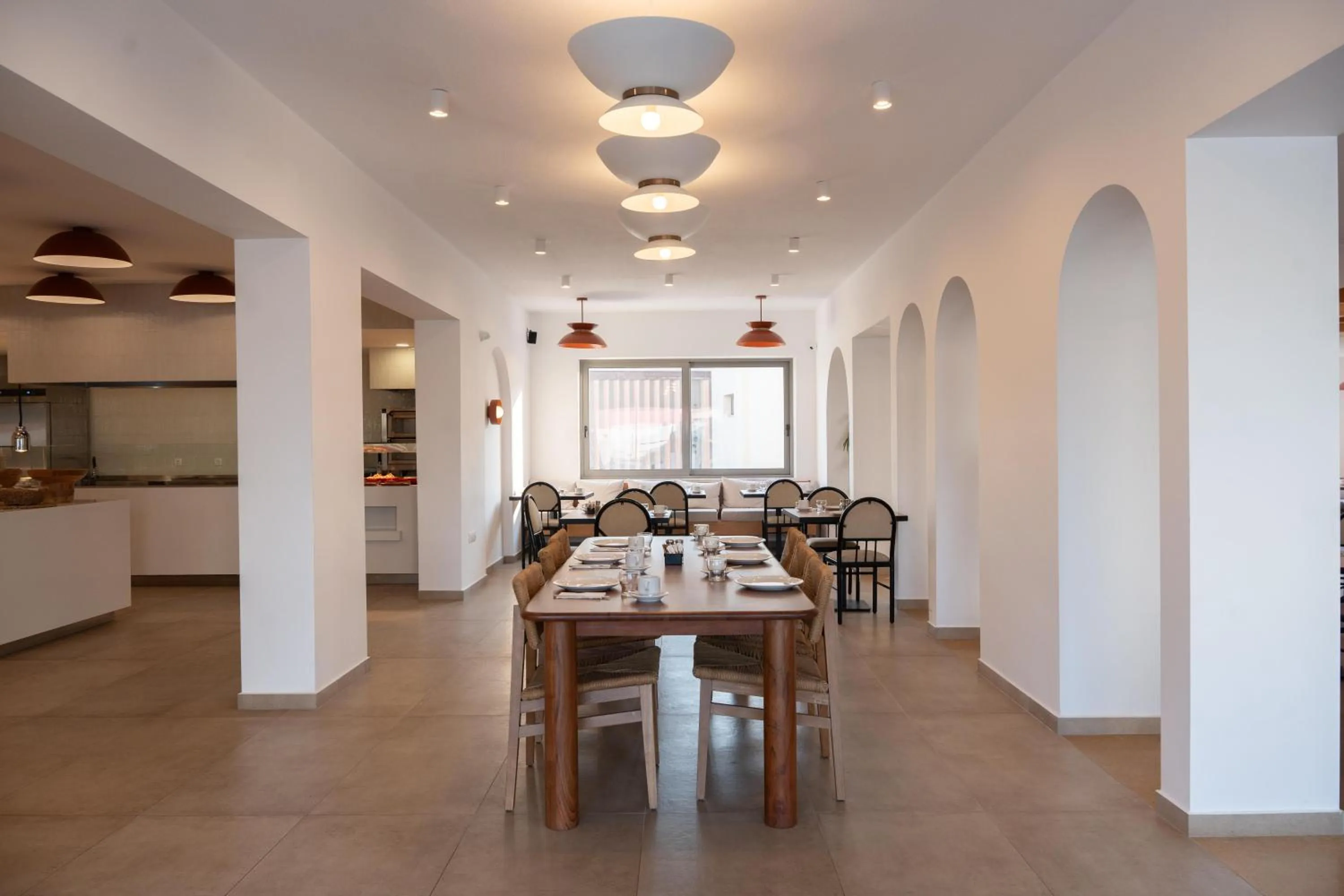 Restaurant/places to eat in Orion Hotel