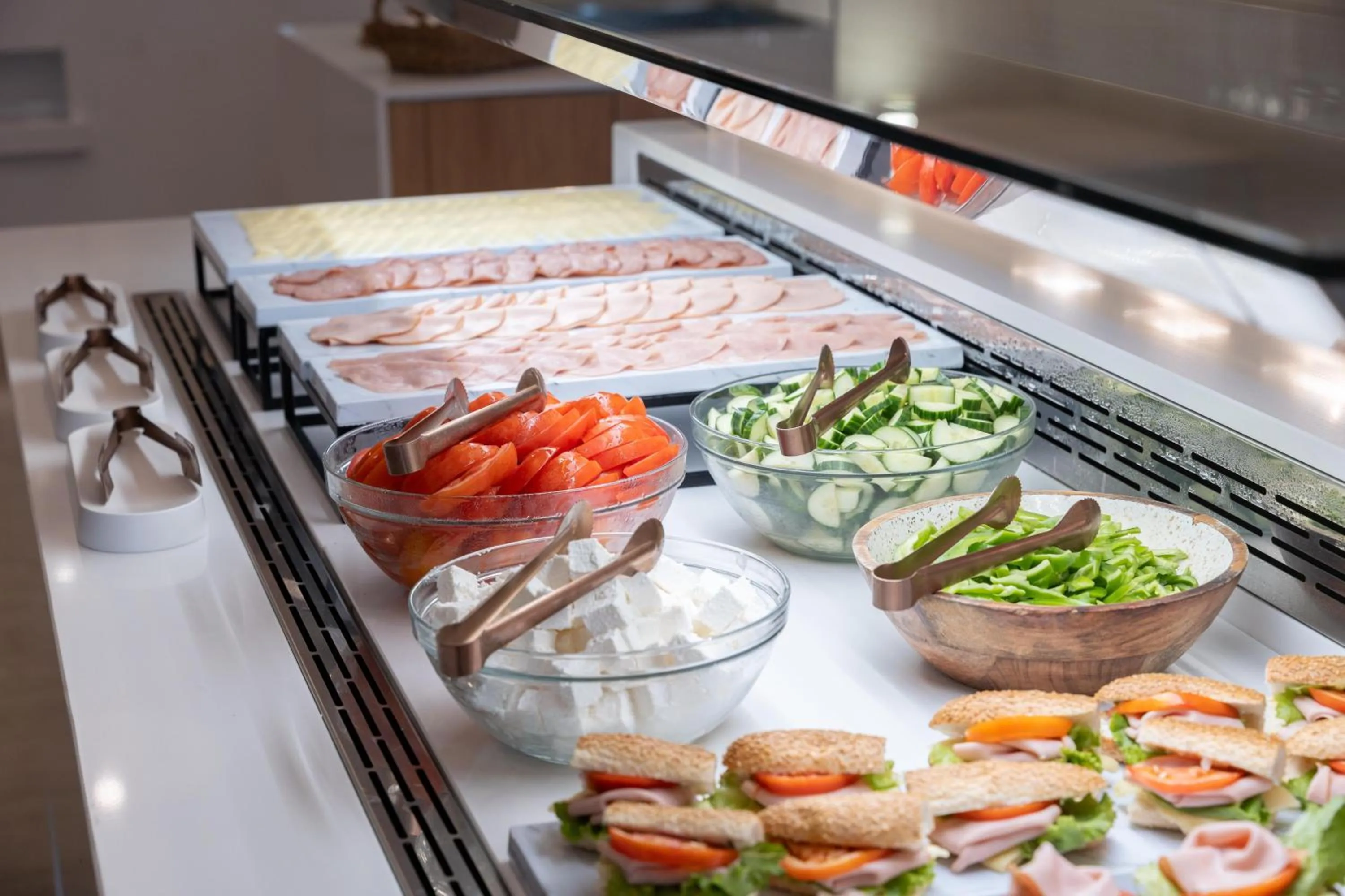 Restaurant/places to eat in Orion Hotel