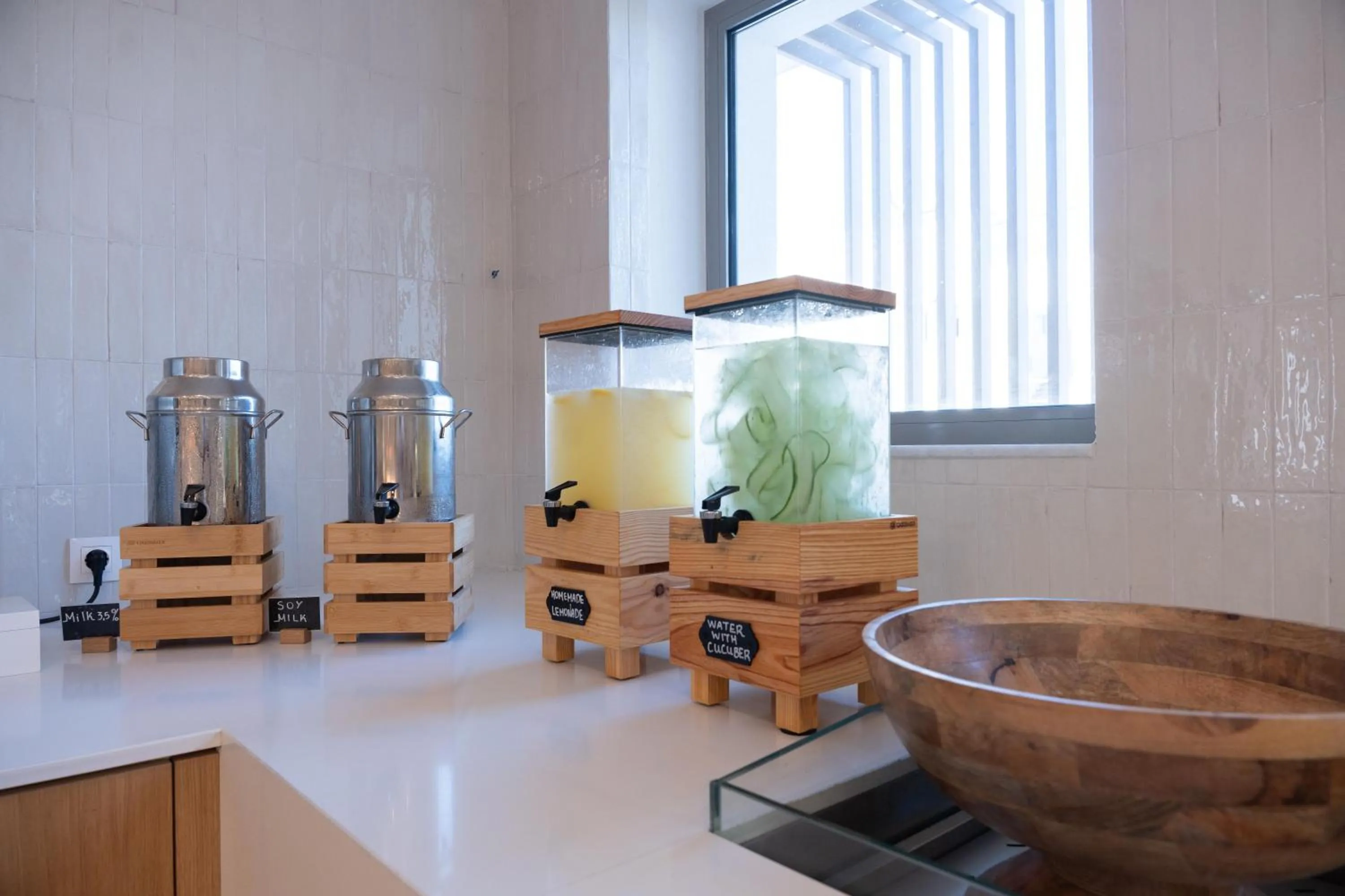 Restaurant/places to eat in Orion Hotel