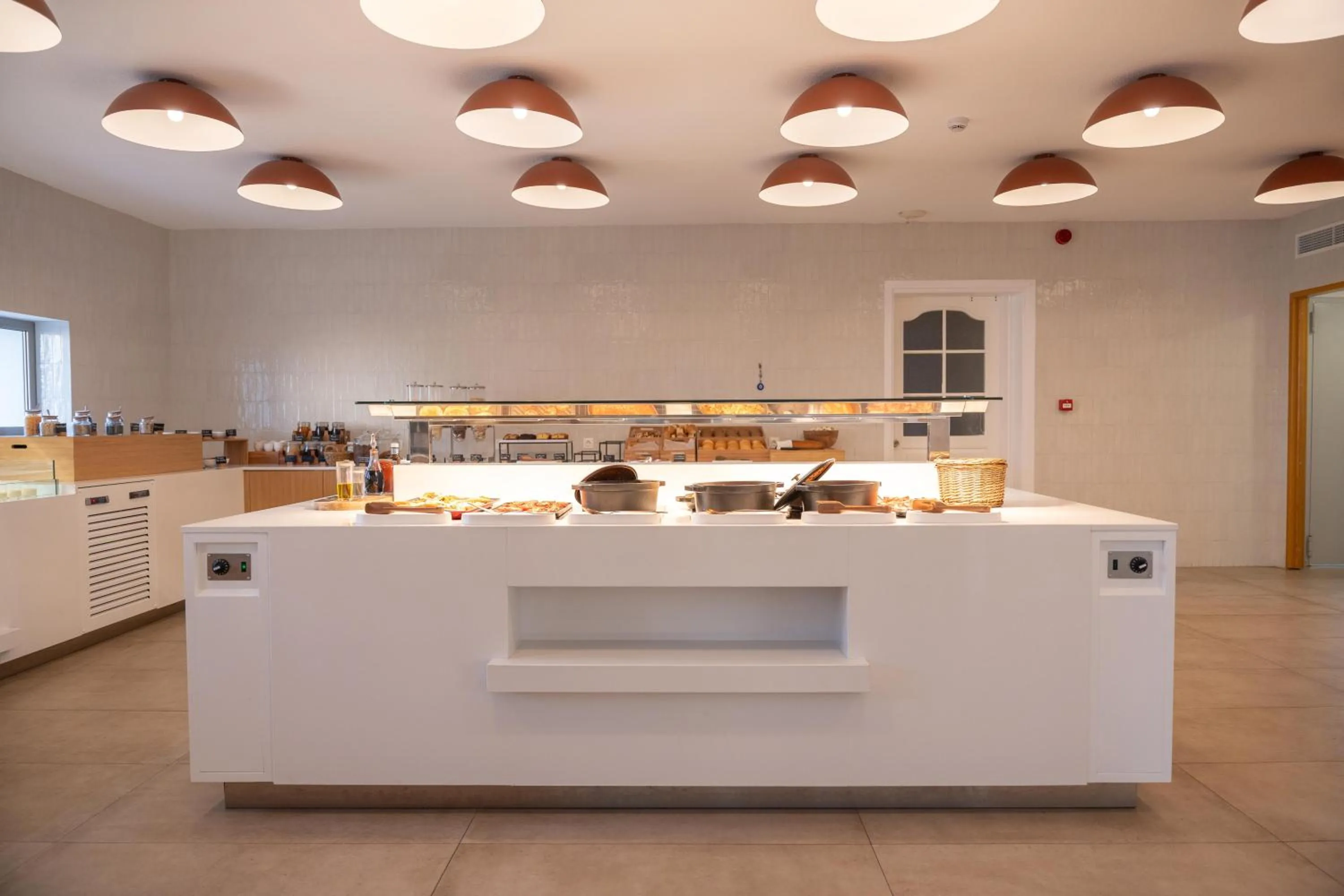 Restaurant/places to eat in Orion Hotel