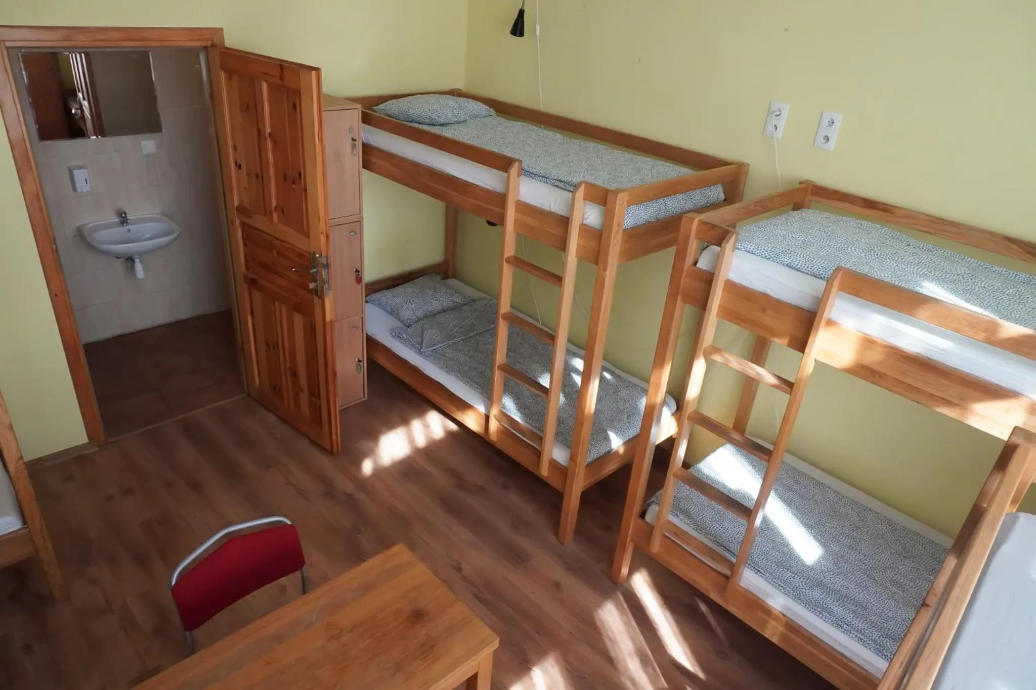 bunk bed, Bed in Hostel4u