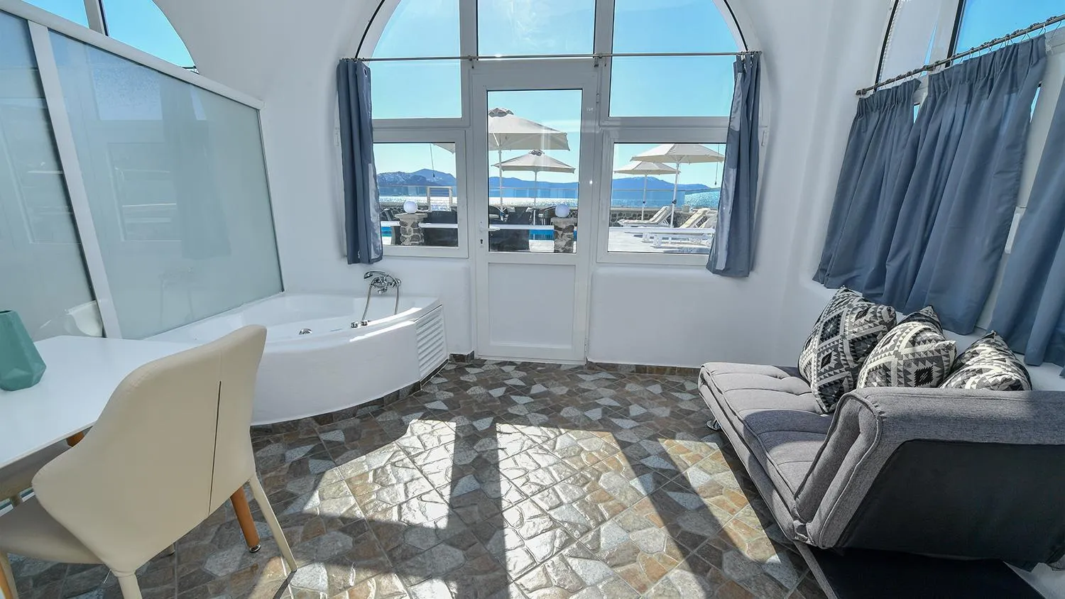 Thirassia Paradise Suites