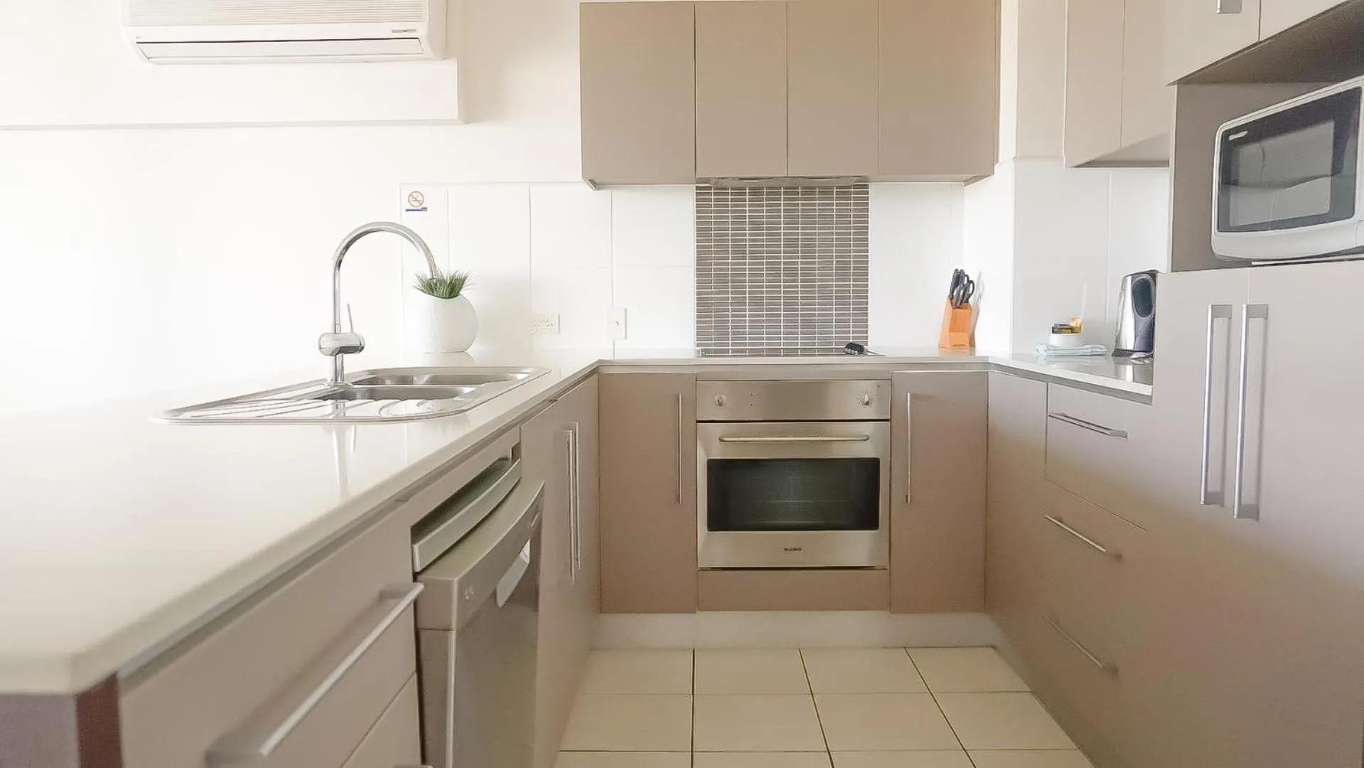 Kitchen or kitchenette in Horton Apartments