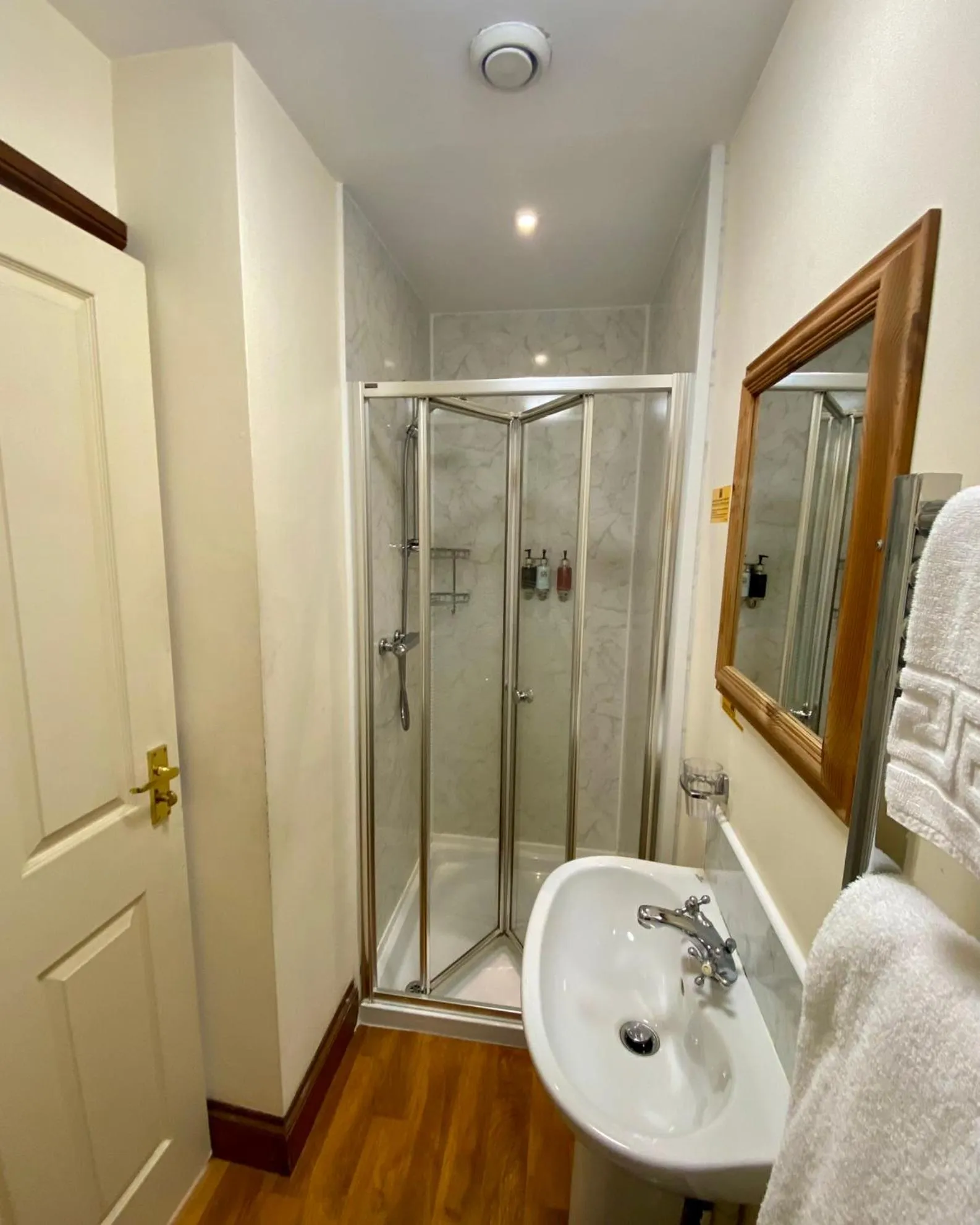 Bedroom in The Globe Inn