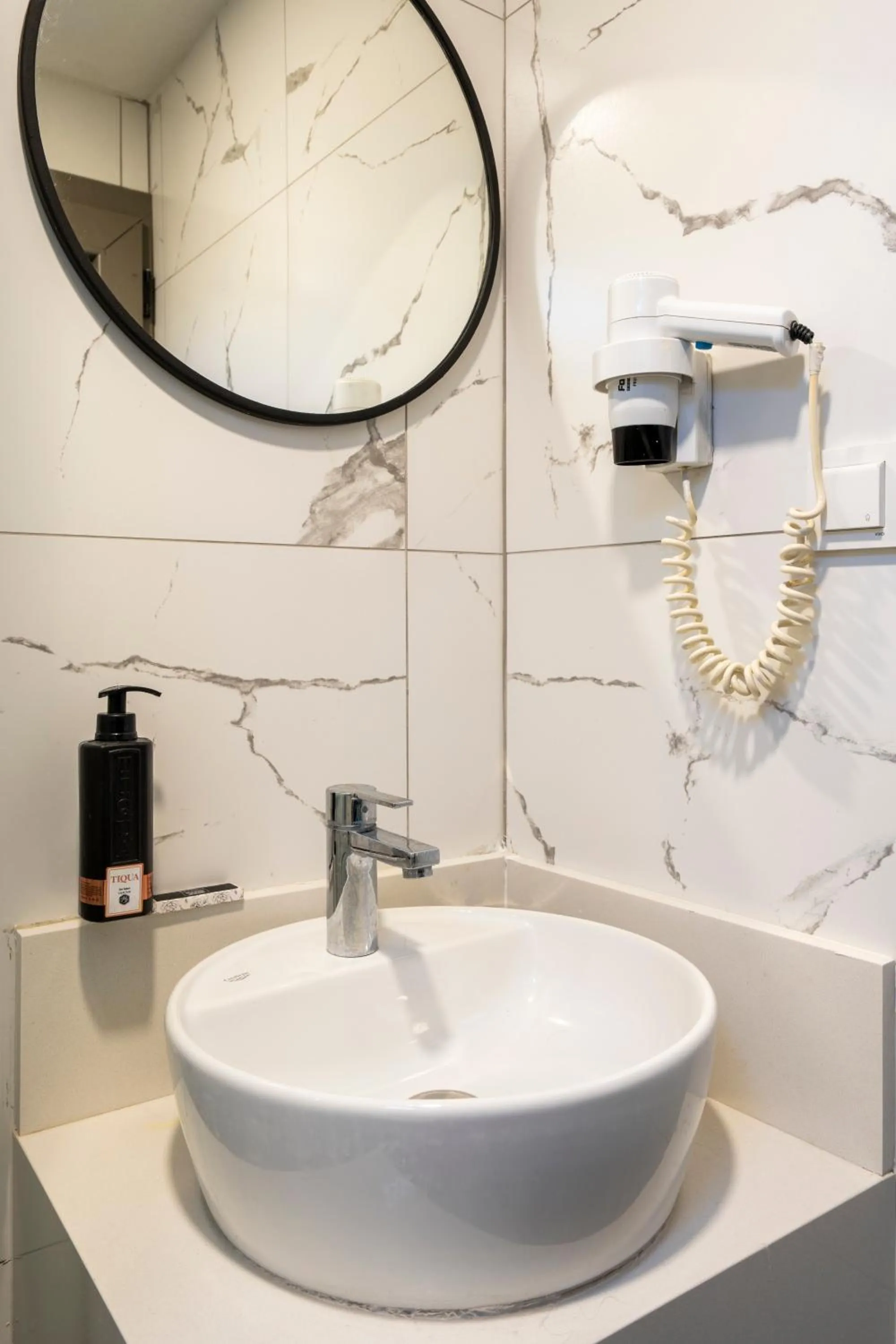 Bathroom in Daphnis Hotel