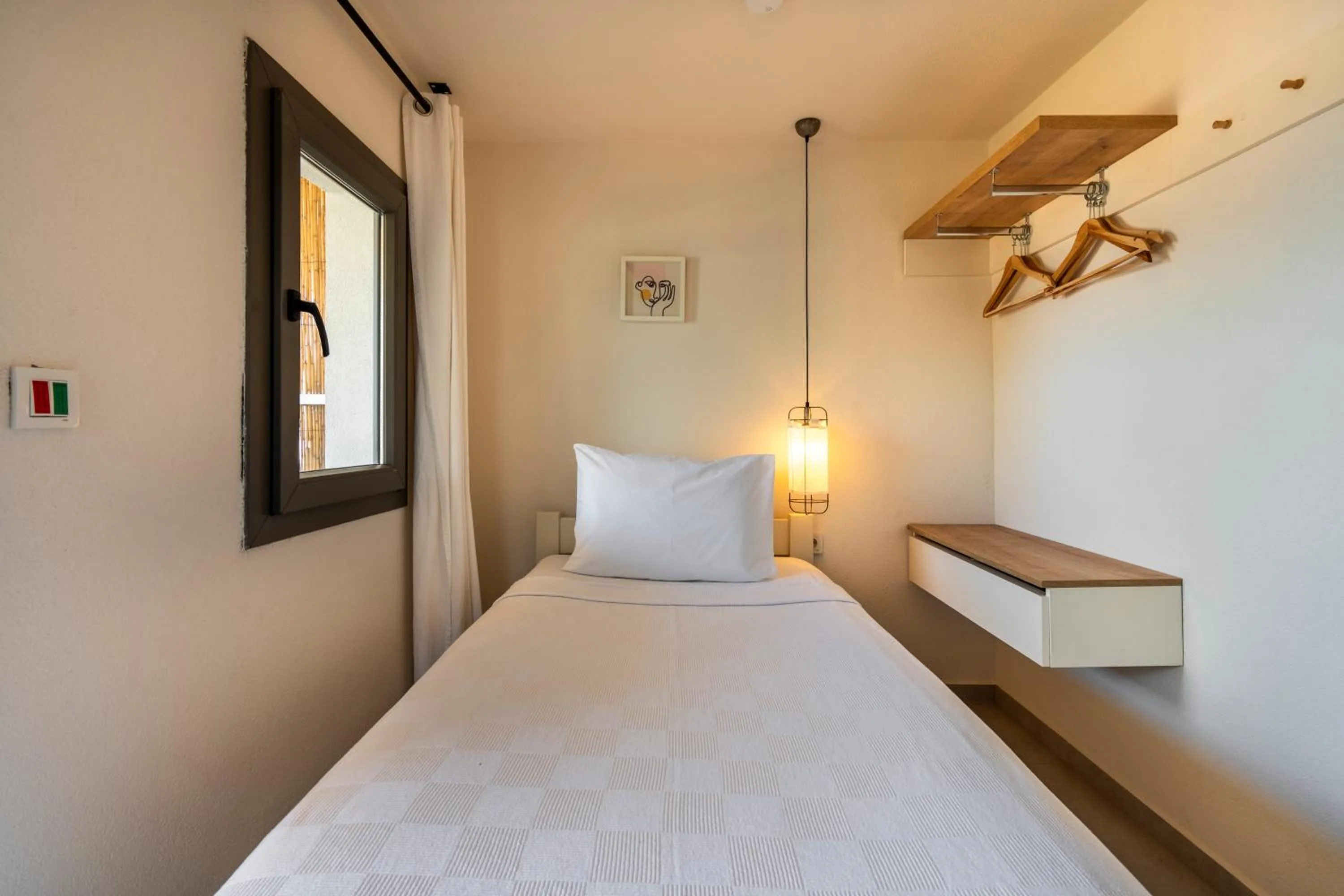 Photo of the whole room, Bed in Daphnis Hotel