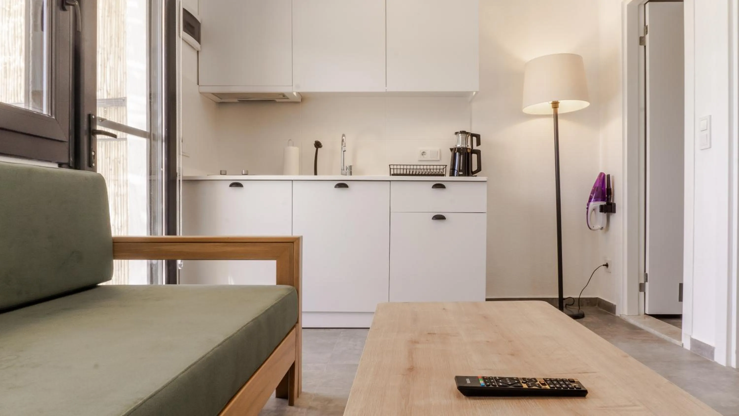 Coffee/tea facilities in Daphnis Hotel