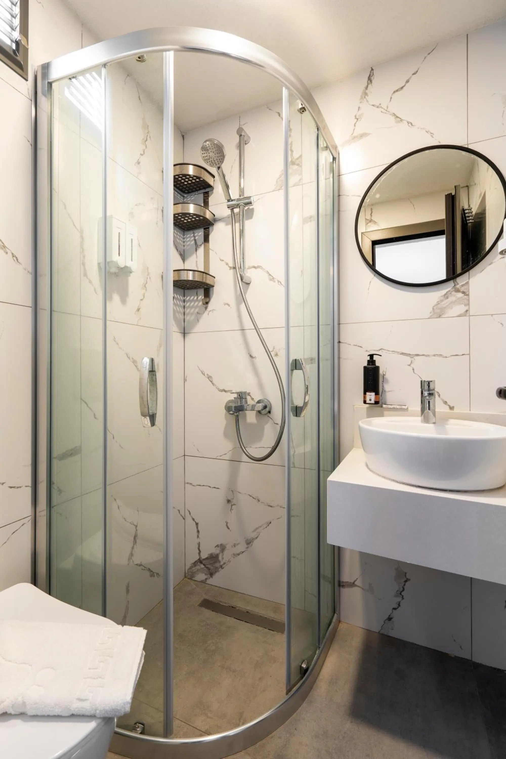 Bathroom in Daphnis Hotel