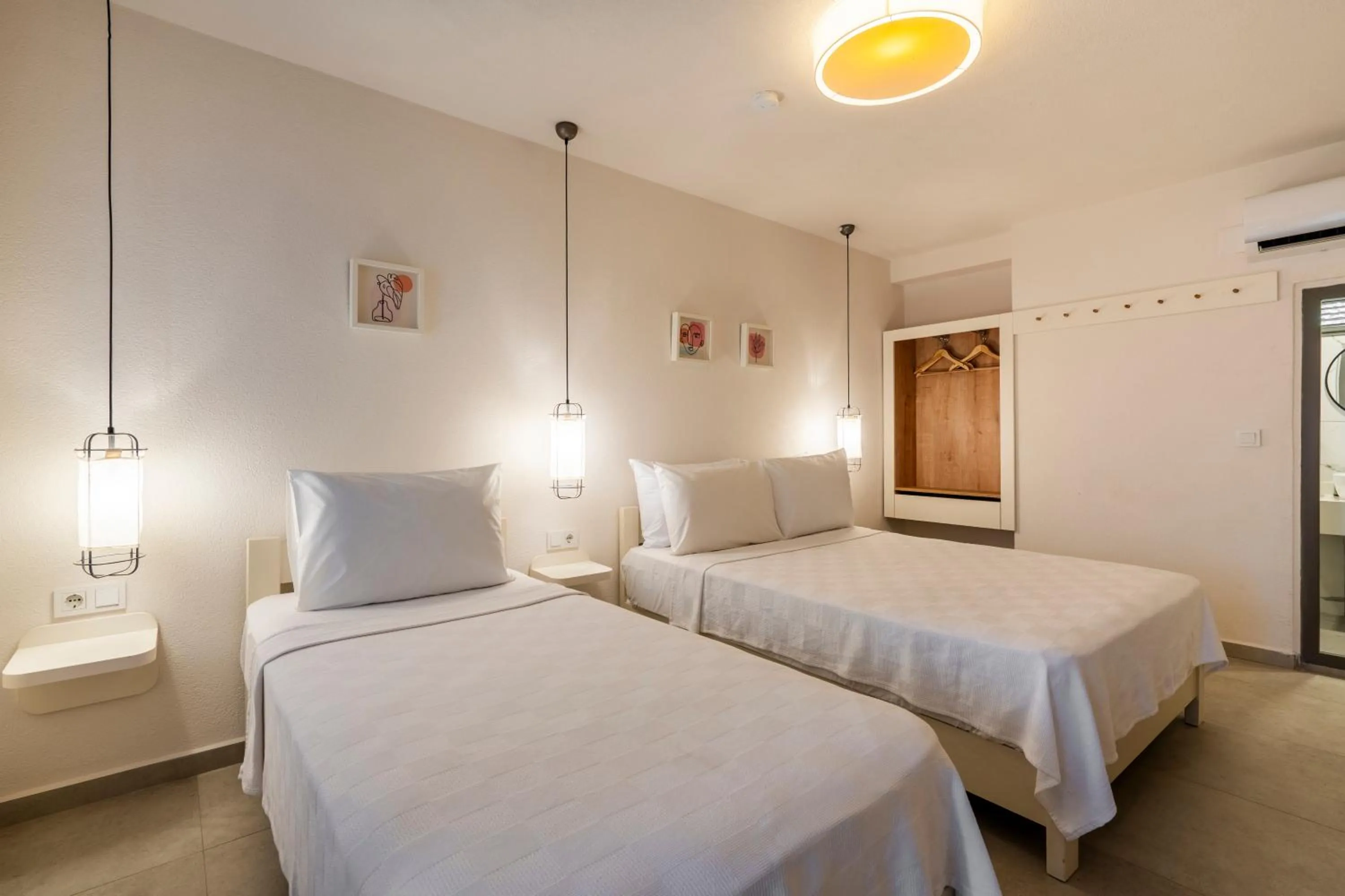 Photo of the whole room, Bed in Daphnis Hotel