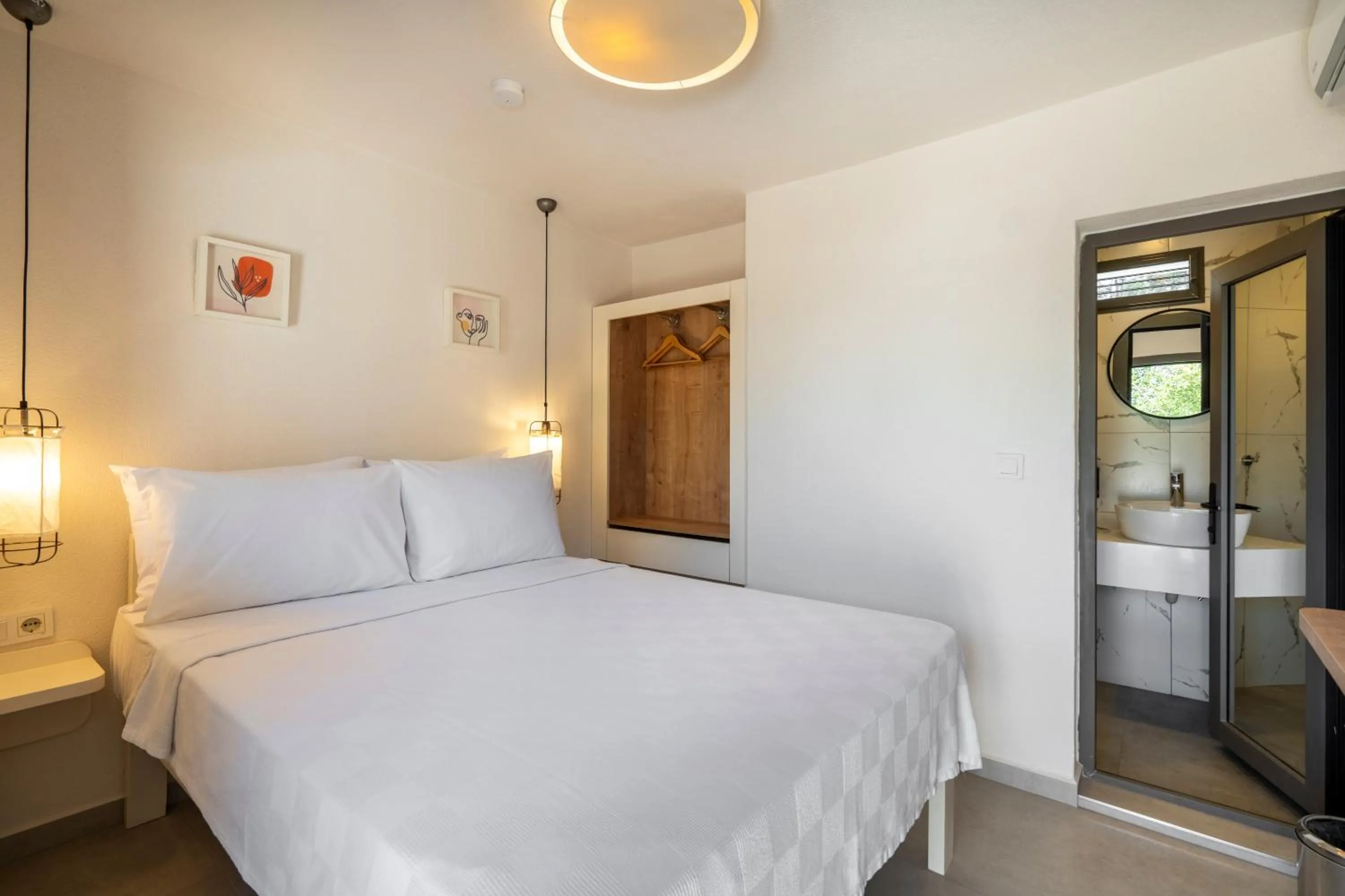 Photo of the whole room, Bed in Daphnis Hotel