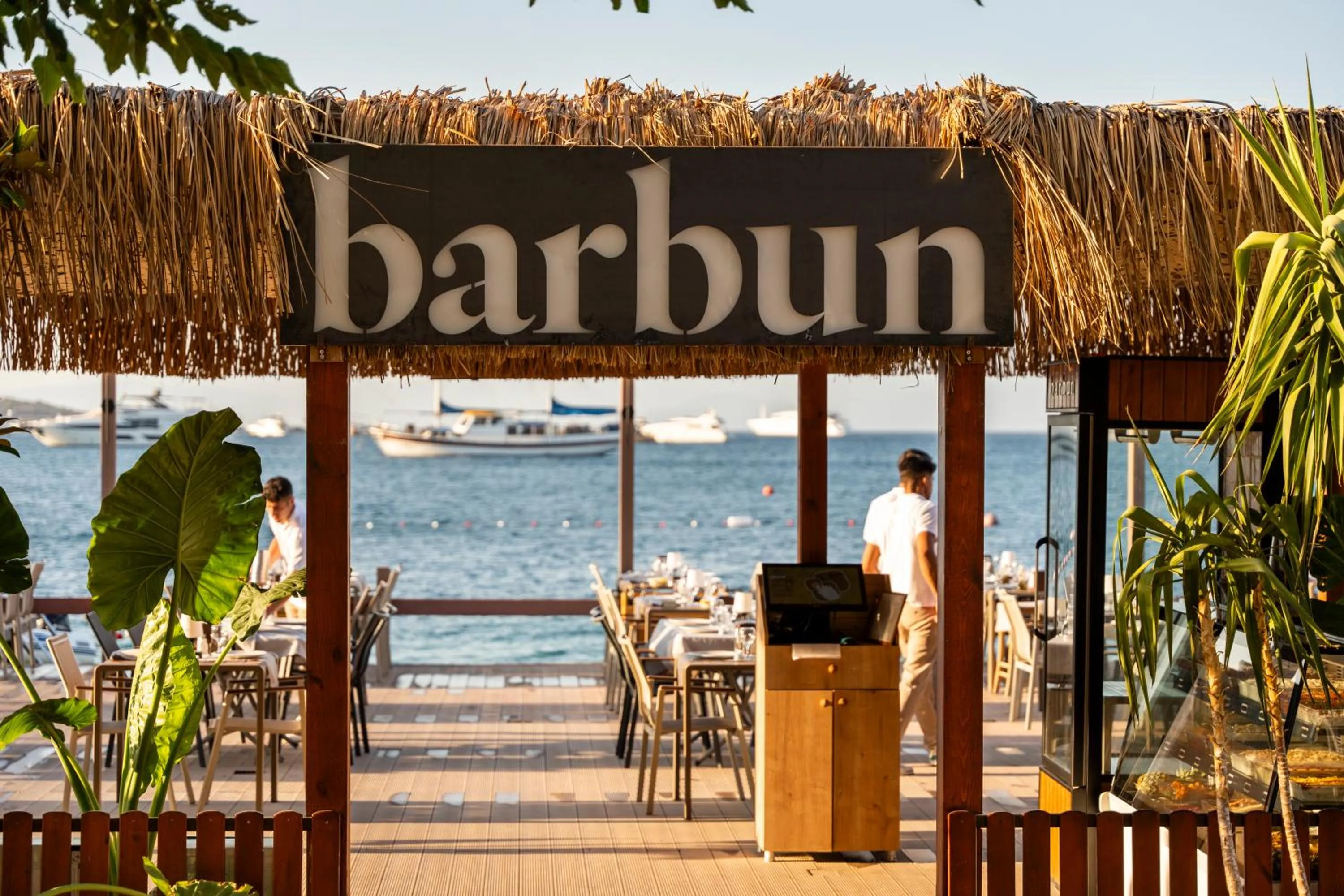 Restaurant/places to eat in Daphnis Hotel