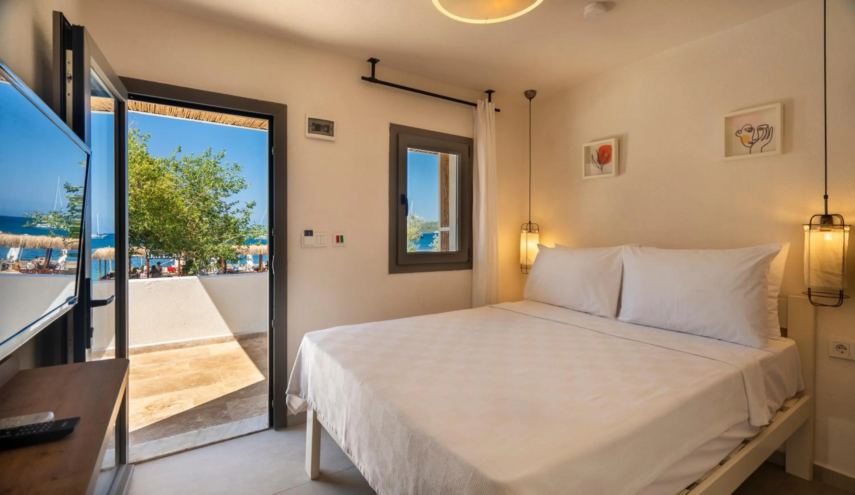 Photo of the whole room, Bed in Daphnis Hotel