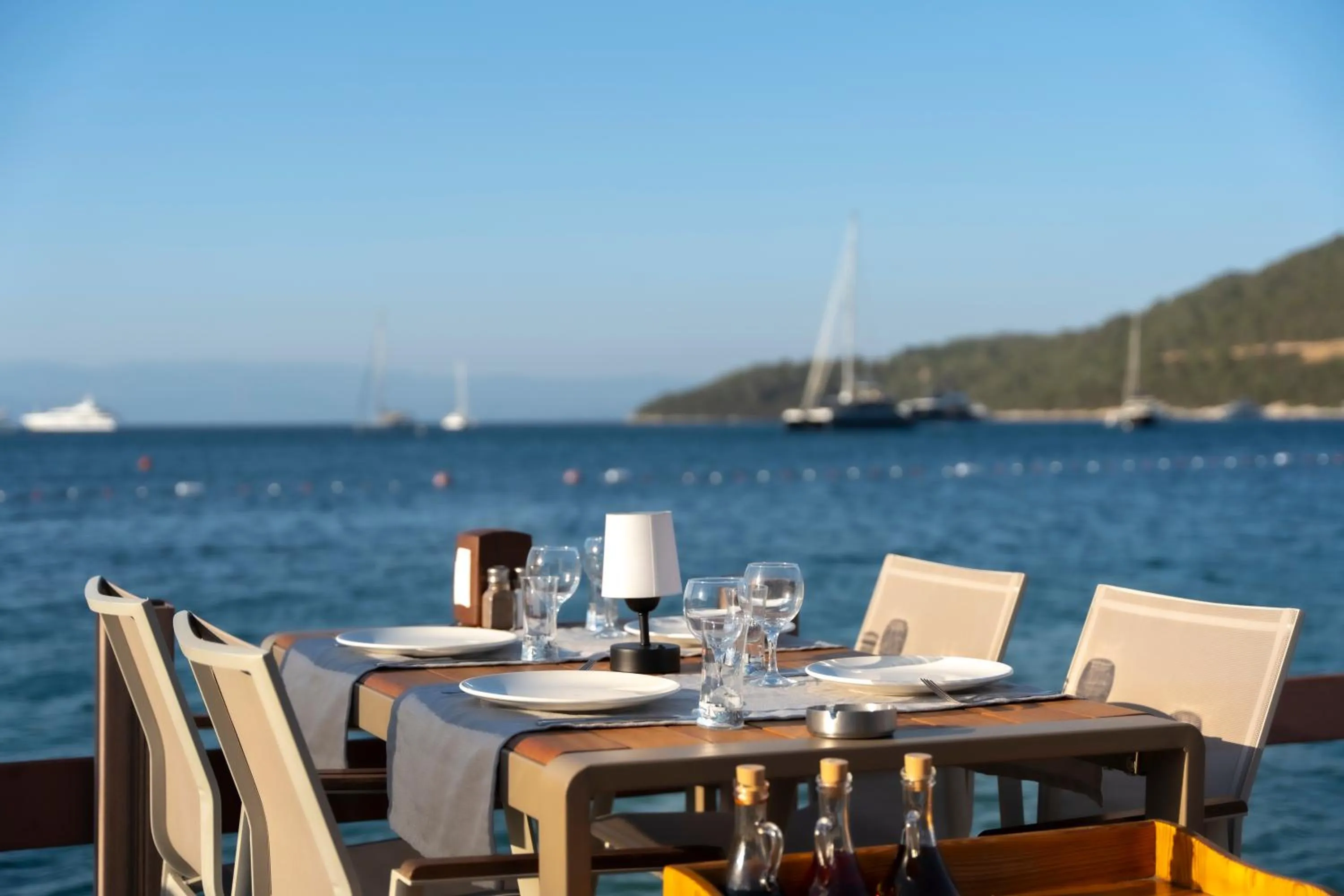Restaurant/places to eat in Daphnis Hotel
