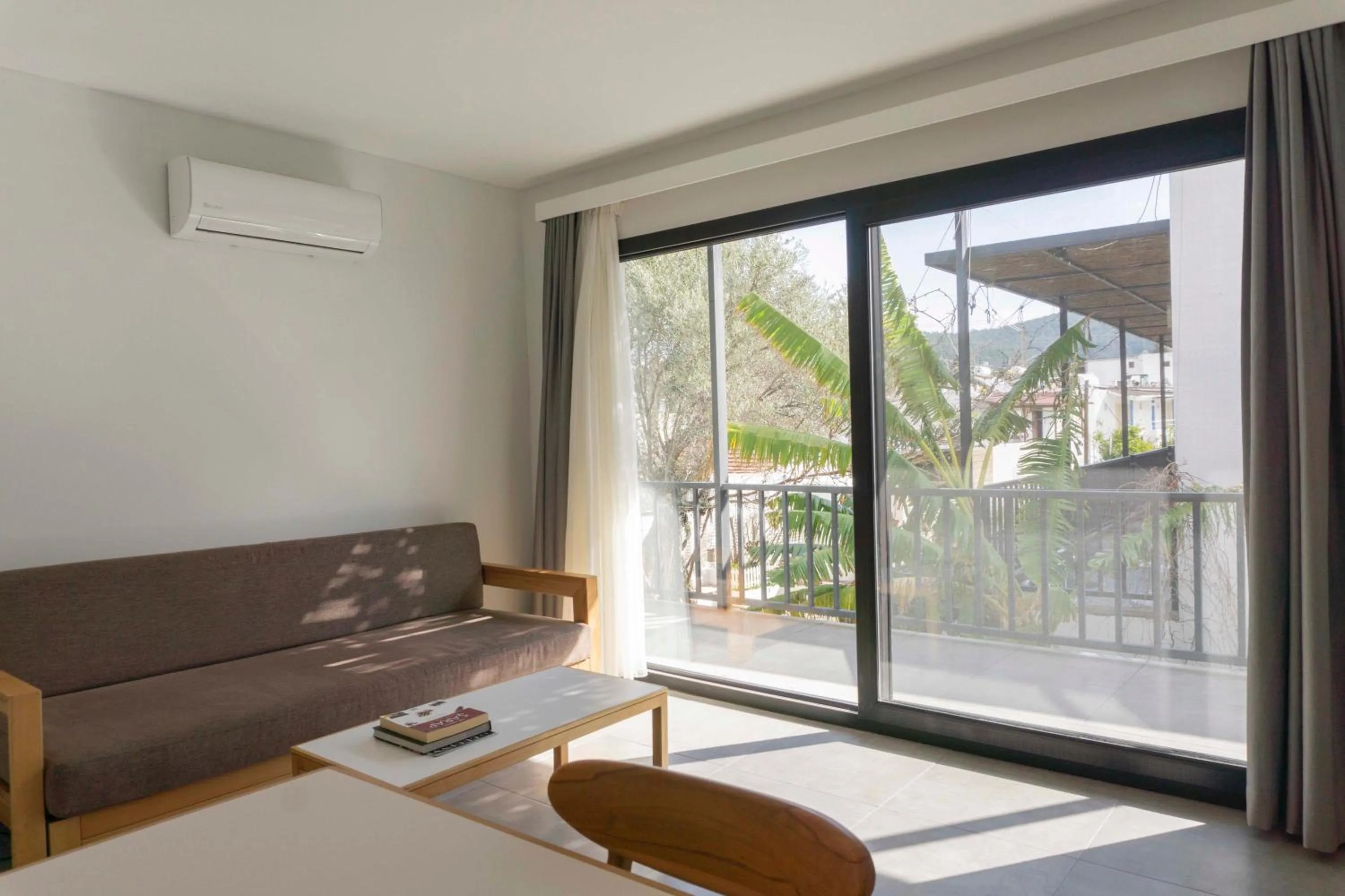 Living room, Bed in Daphnis Hotel