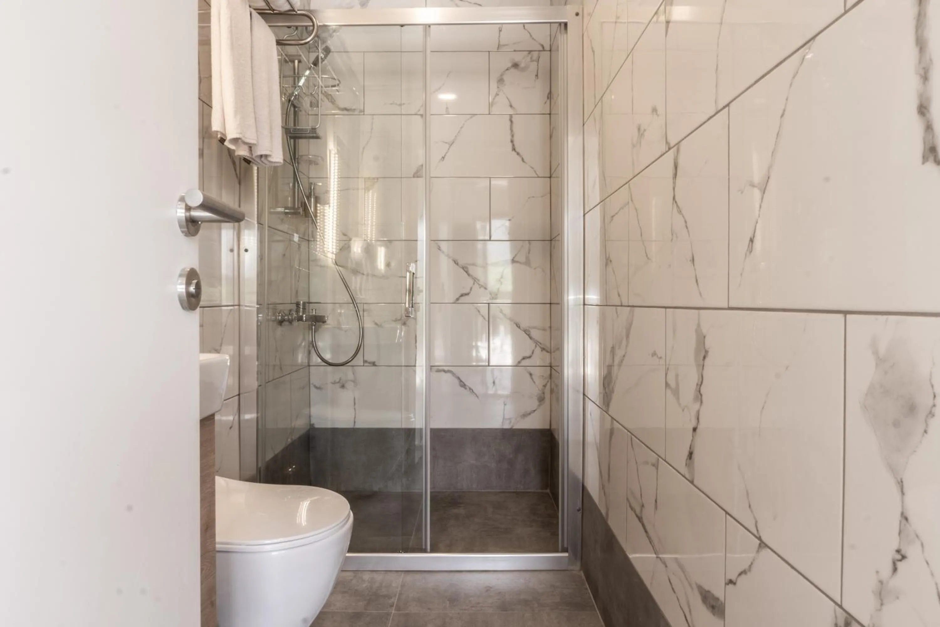 Toilet in Daphnis Hotel