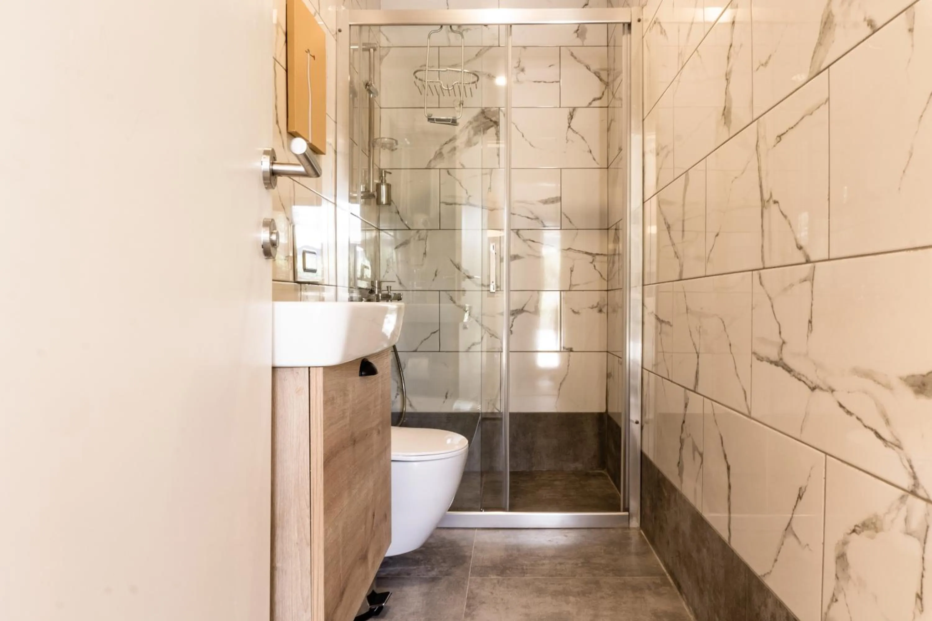 Bathroom in Daphnis Hotel