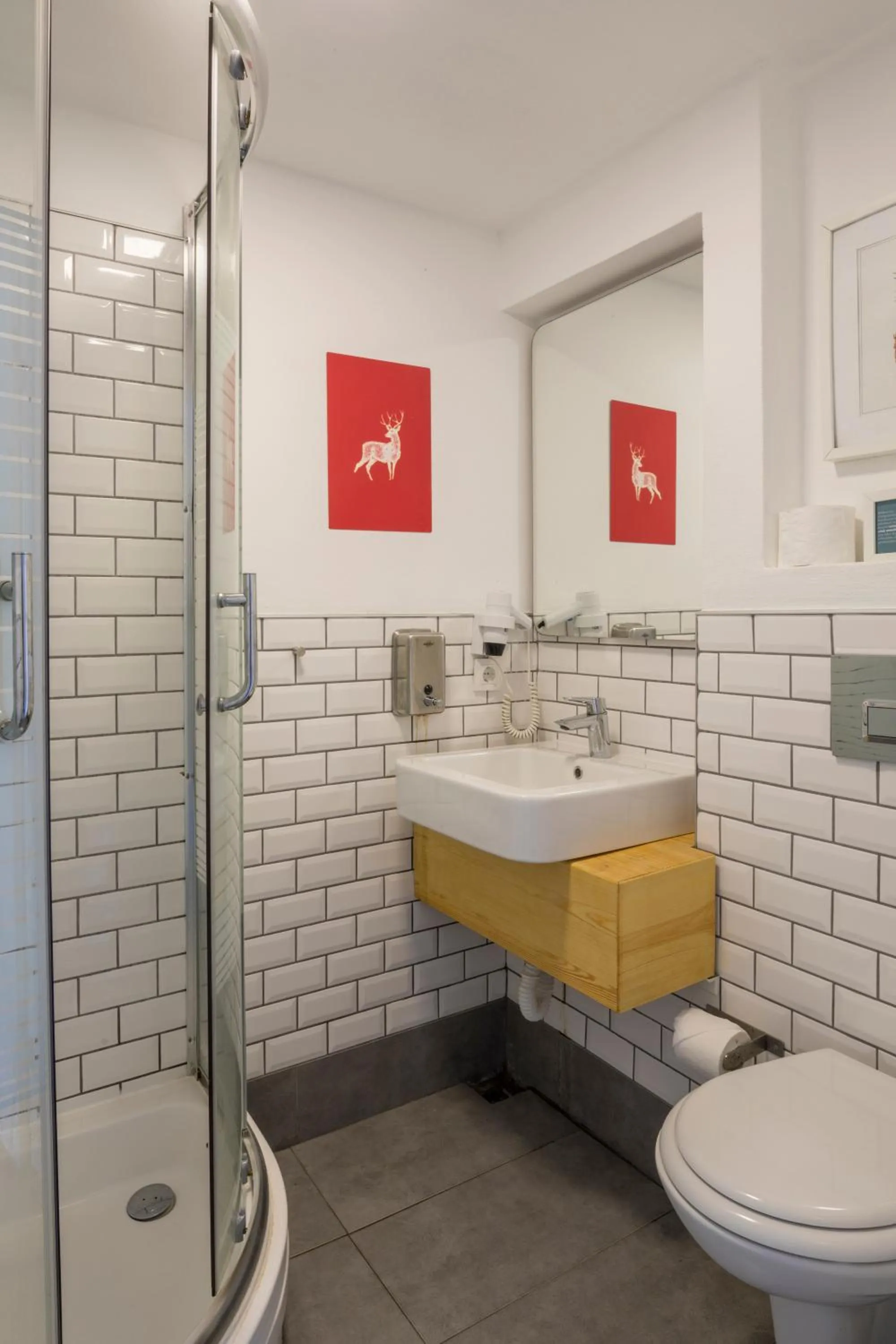 Shower in Daphnis Hotel