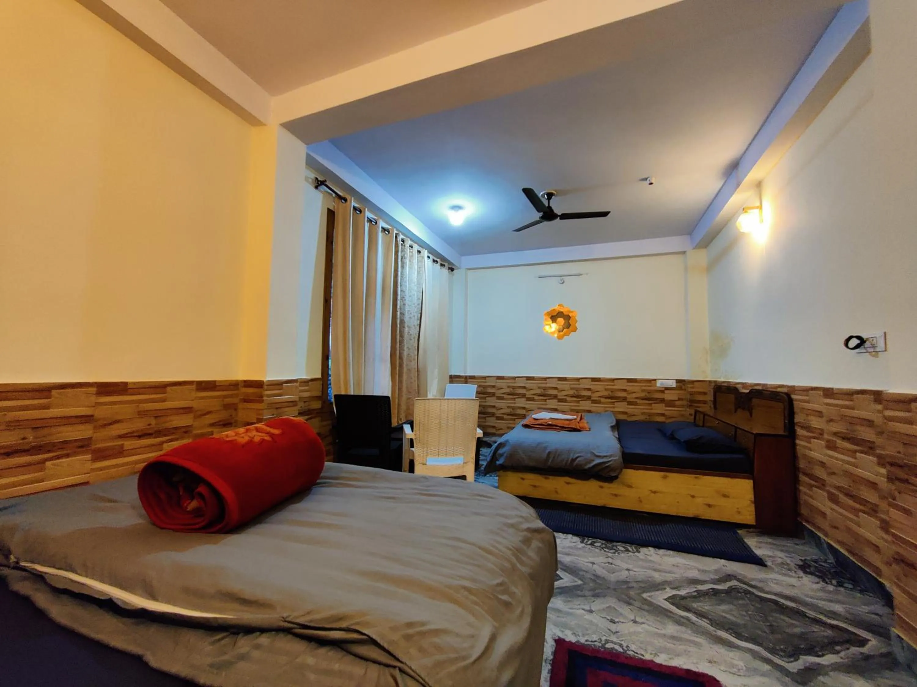 Photo of the whole room, Bed in Flipsyde Retreat