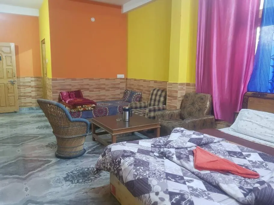 Photo of the whole room, Bed in Flipsyde Retreat