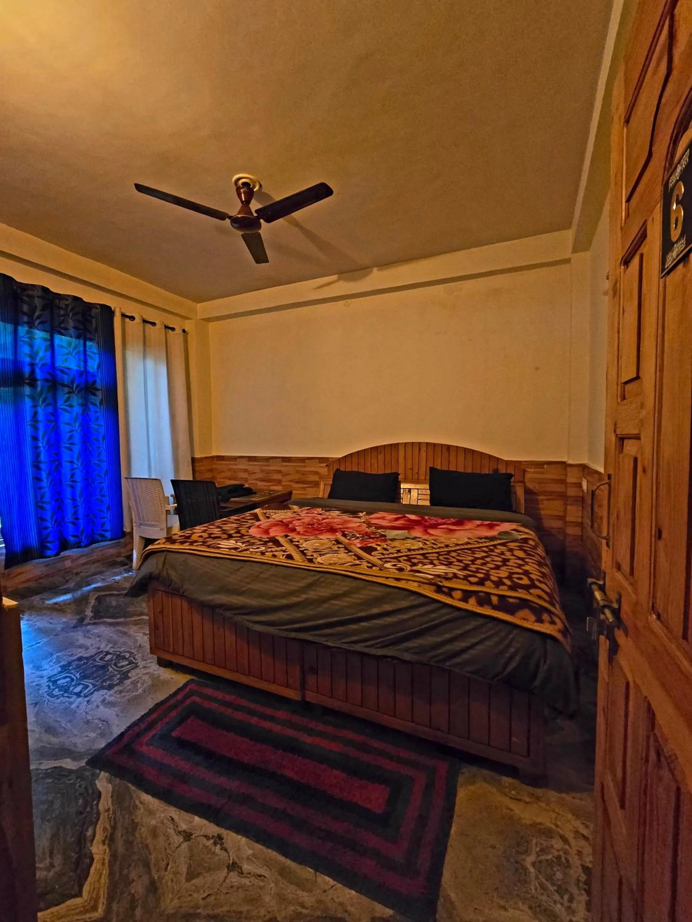 Bedroom, Bed in Flipsyde Retreat