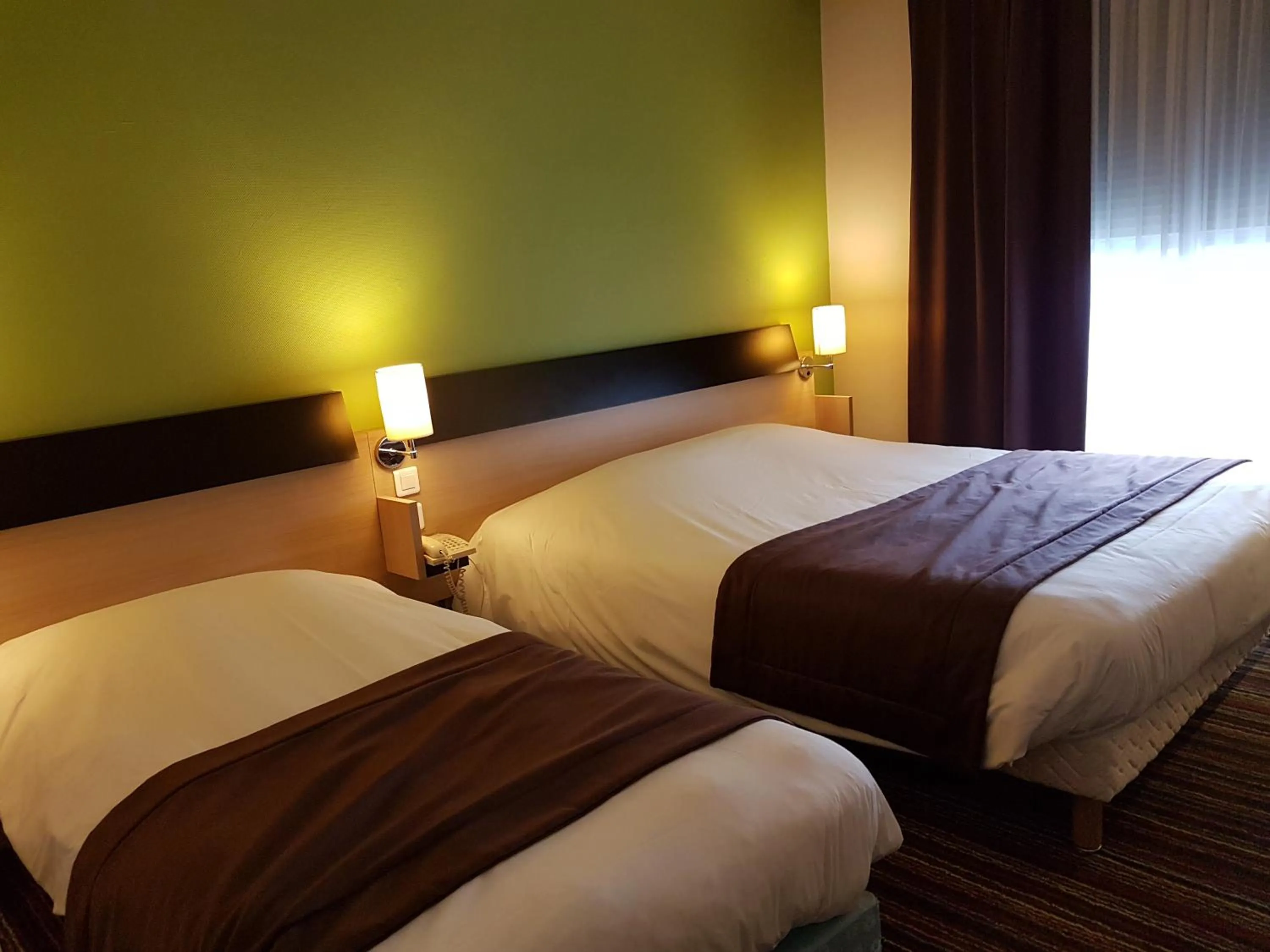 Bedroom in Kyriad Bourg En Bresse