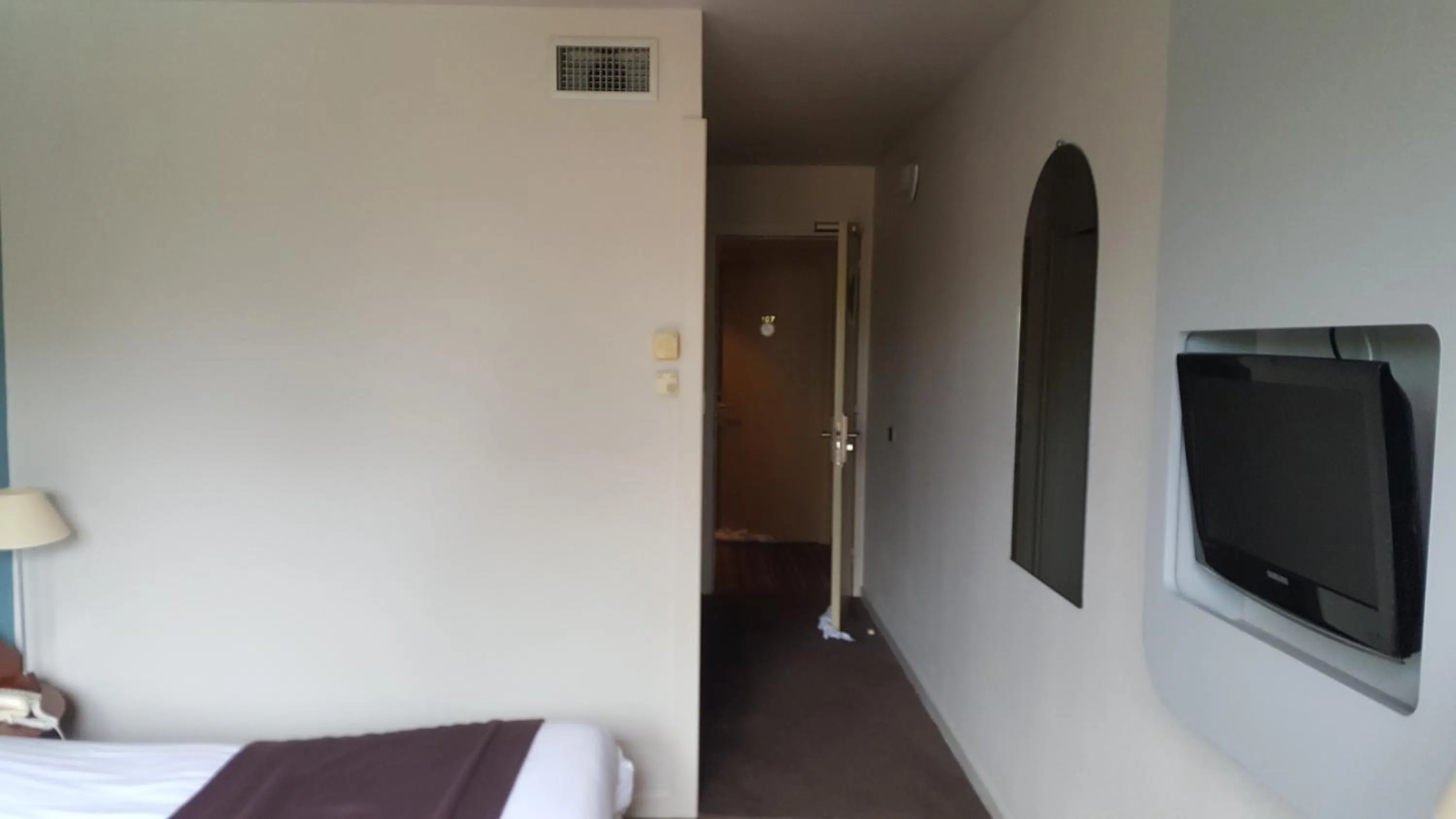 Bedroom, TV/Entertainment Center in Kyriad Bourg En Bresse