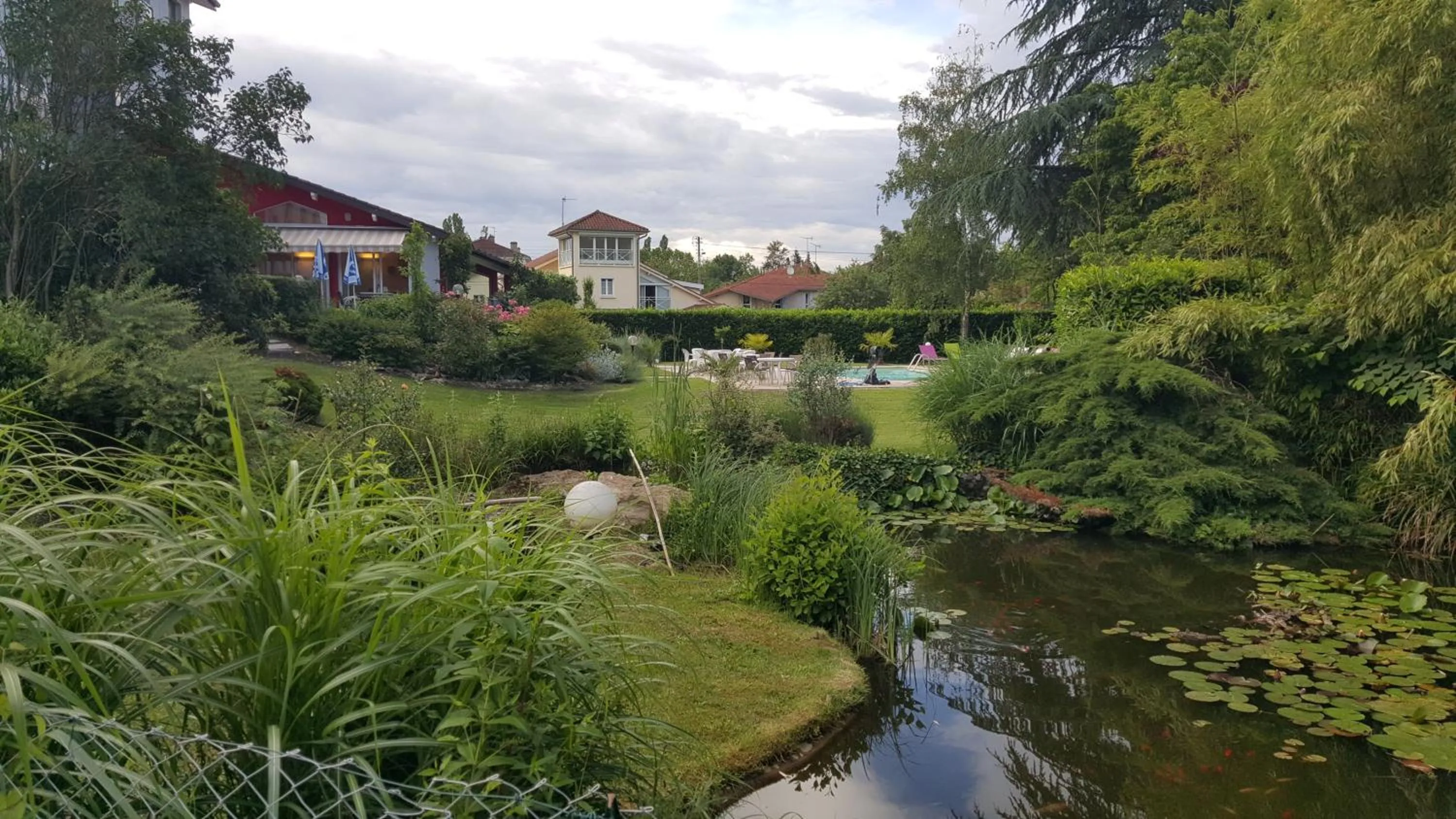 Property building, Garden in Kyriad Bourg En Bresse