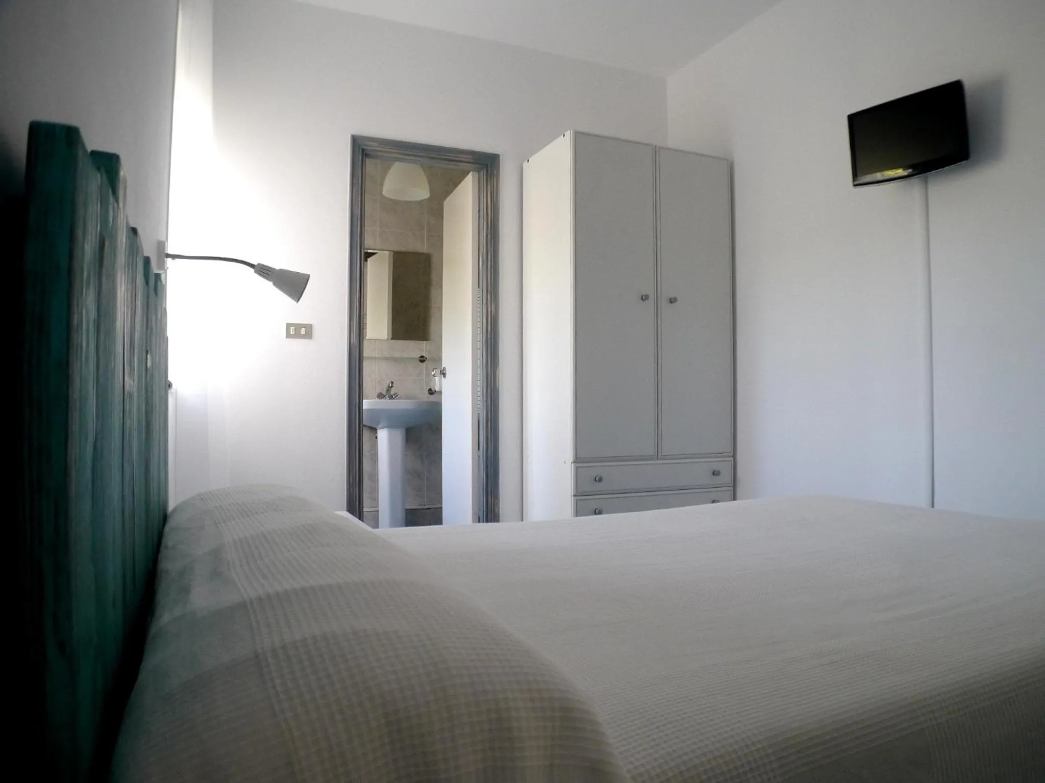Standard Queen Room - single occupancy in Hotel Langosteira