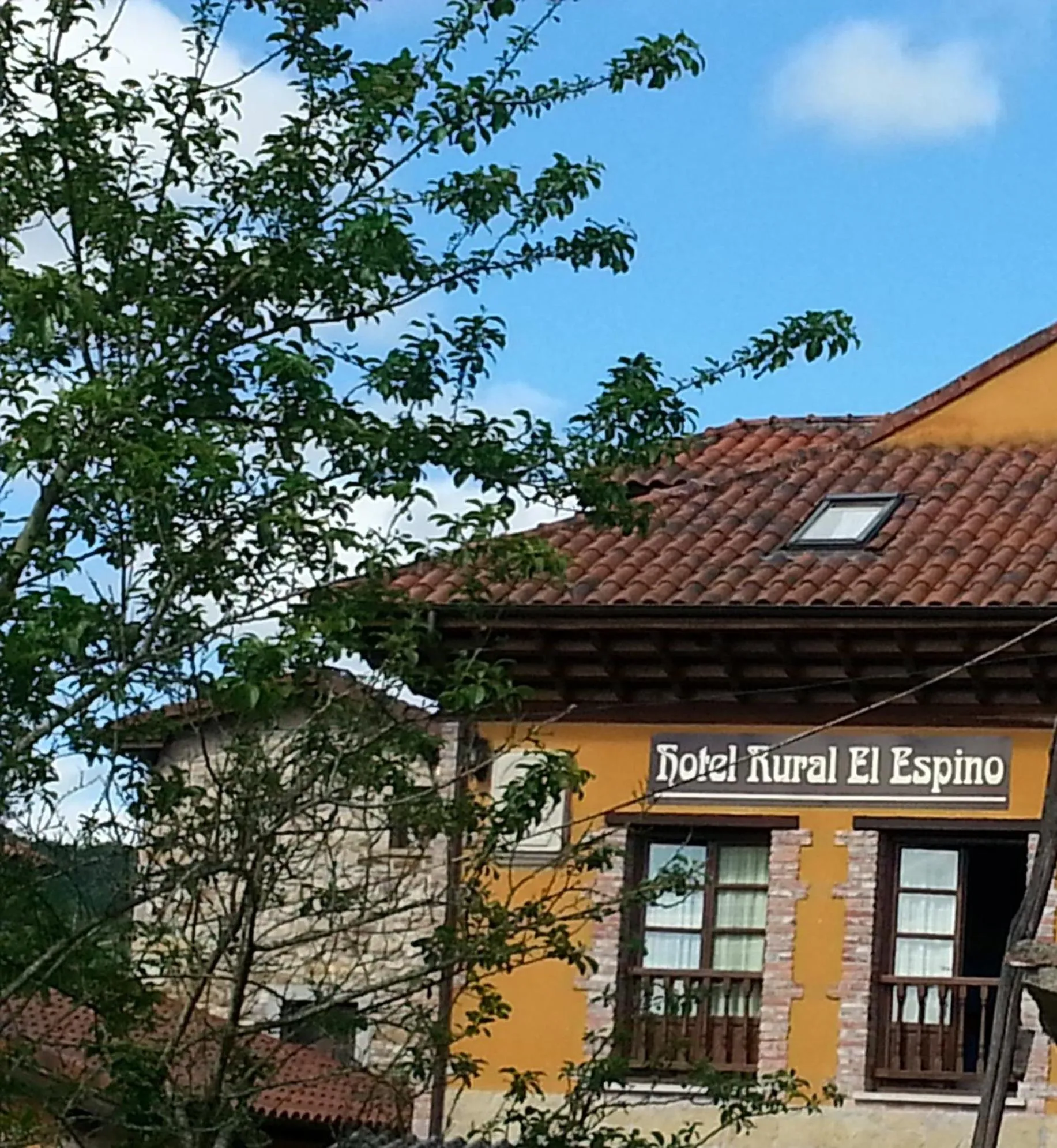 Facade/entrance in Hotel Rural El Espino